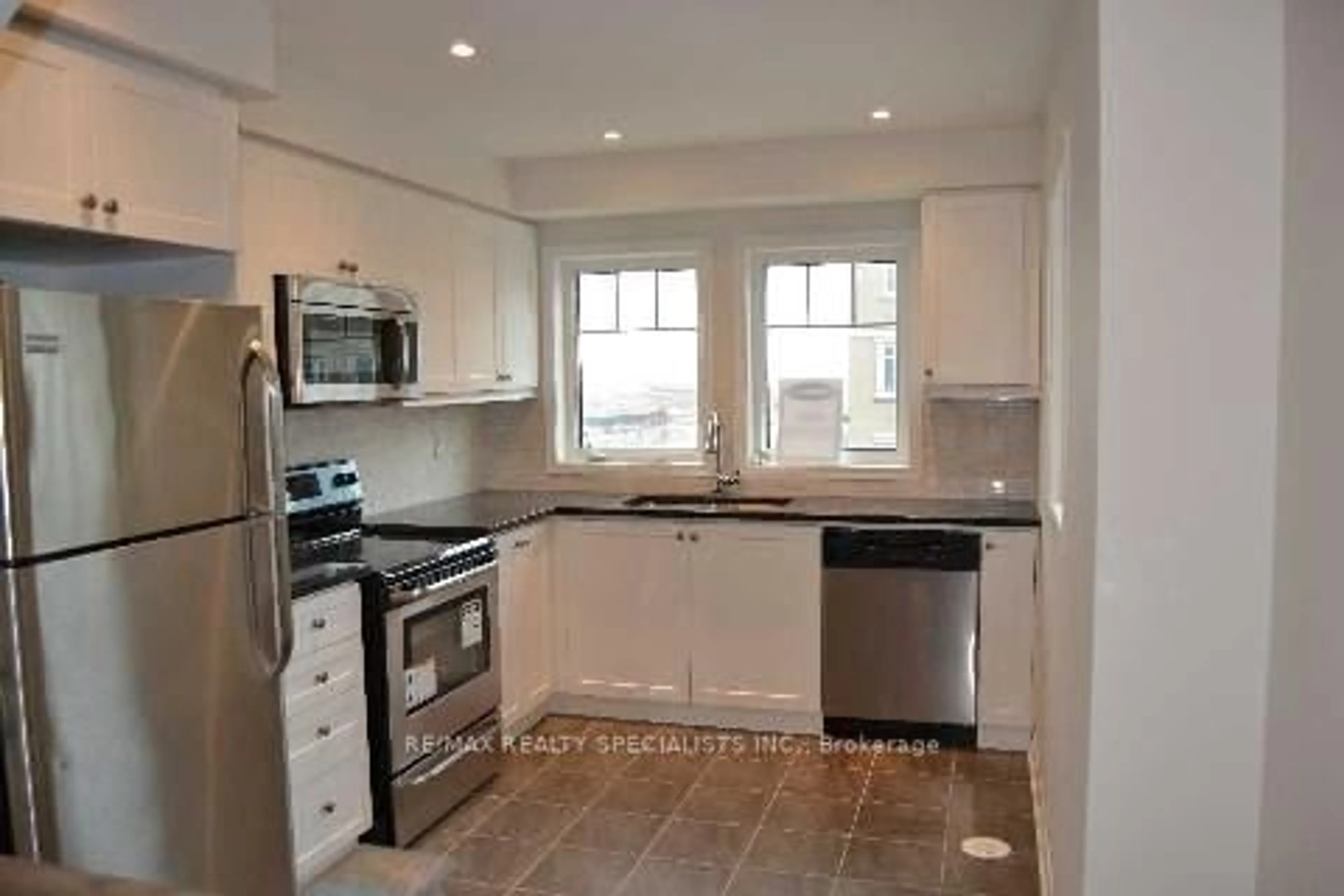 Standard kitchen, ceramic/tile floor for 316 Jemima Dr, Oakville Ontario L6M 0V6