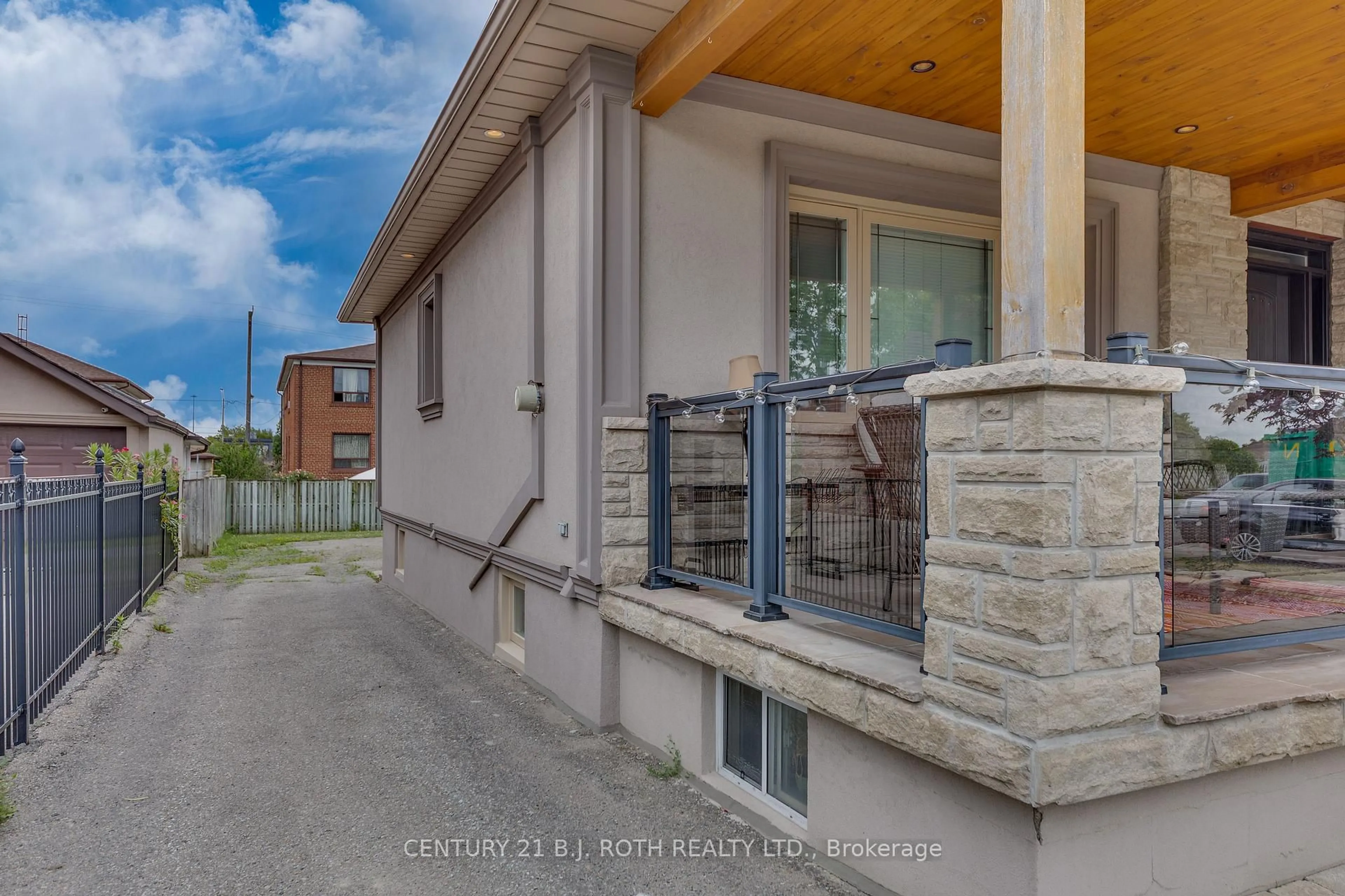 Patio, street for 193 Epsom Downs Dr, Toronto Ontario M3M 1S8