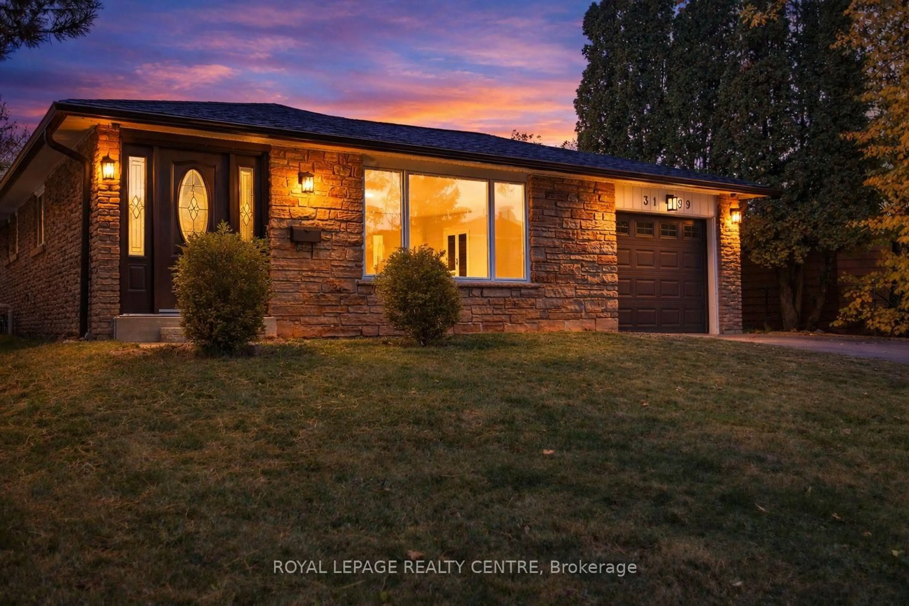 Home with brick exterior material, unknown for 3199 Rymal Rd, Mississauga Ontario L4Y 3B8