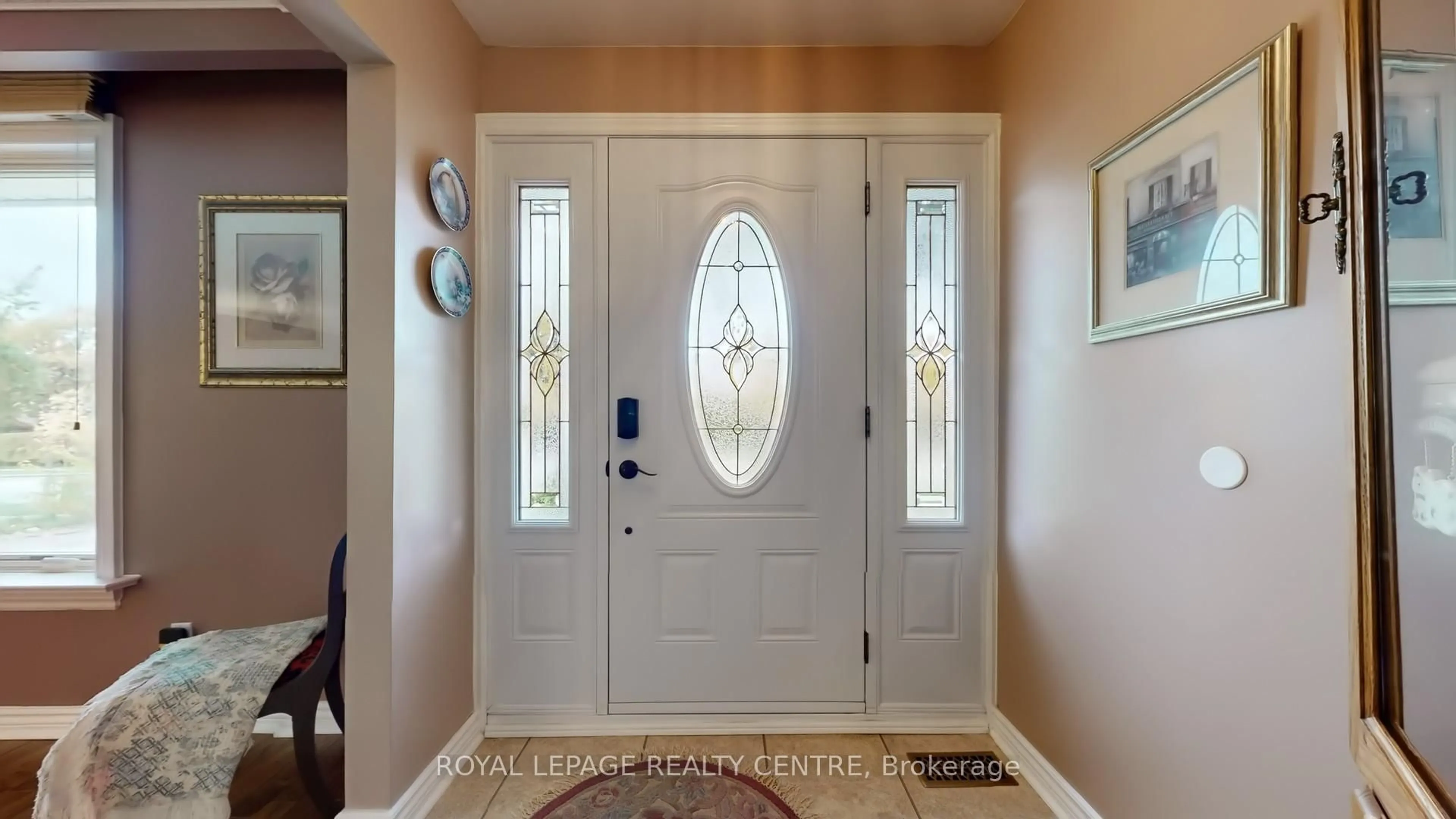 Indoor entryway for 3199 Rymal Rd, Mississauga Ontario L4Y 3B8