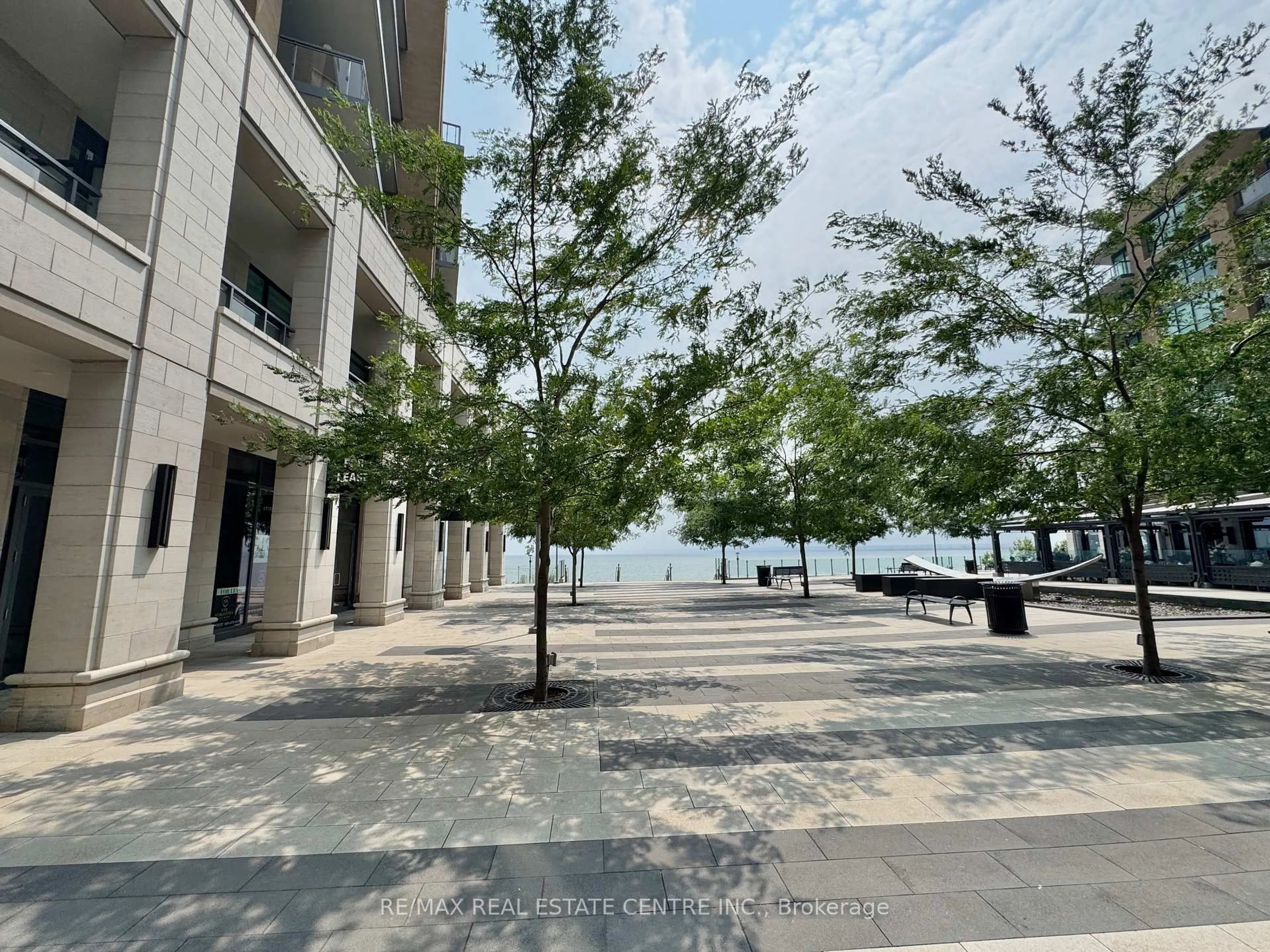 Patio, water/lake/river/ocean view for 2060 Lakeshore Rd #405, Burlington Ontario L7R 0G2
