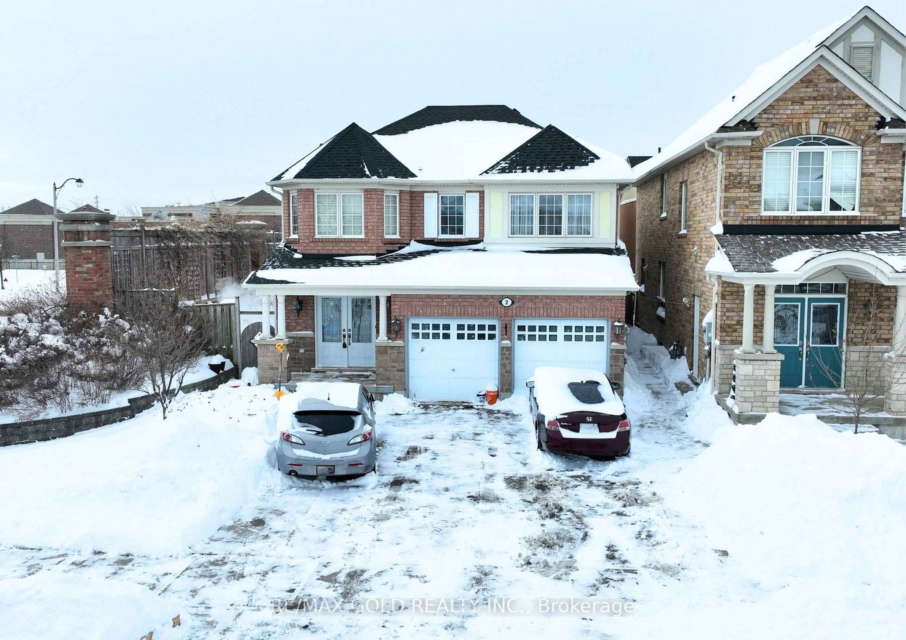 A pic from outside/outdoor area/front of a property/back of a property/a pic from drone, street for 2 Zimmer St, Brampton Ontario L6S 6L3