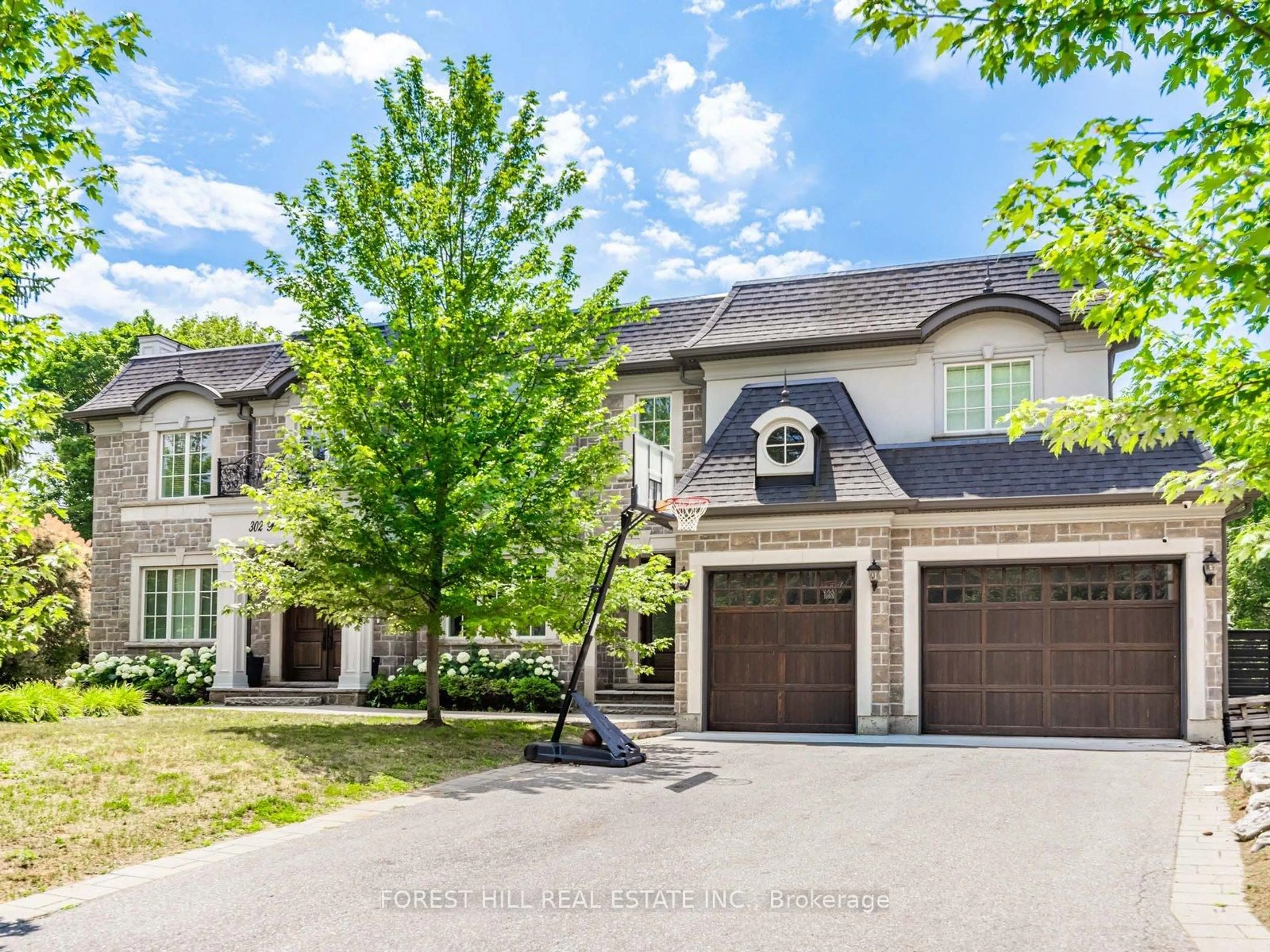 Home with brick exterior material, street for 302 Pinehurst Dr, Oakville Ontario L6J 4X3