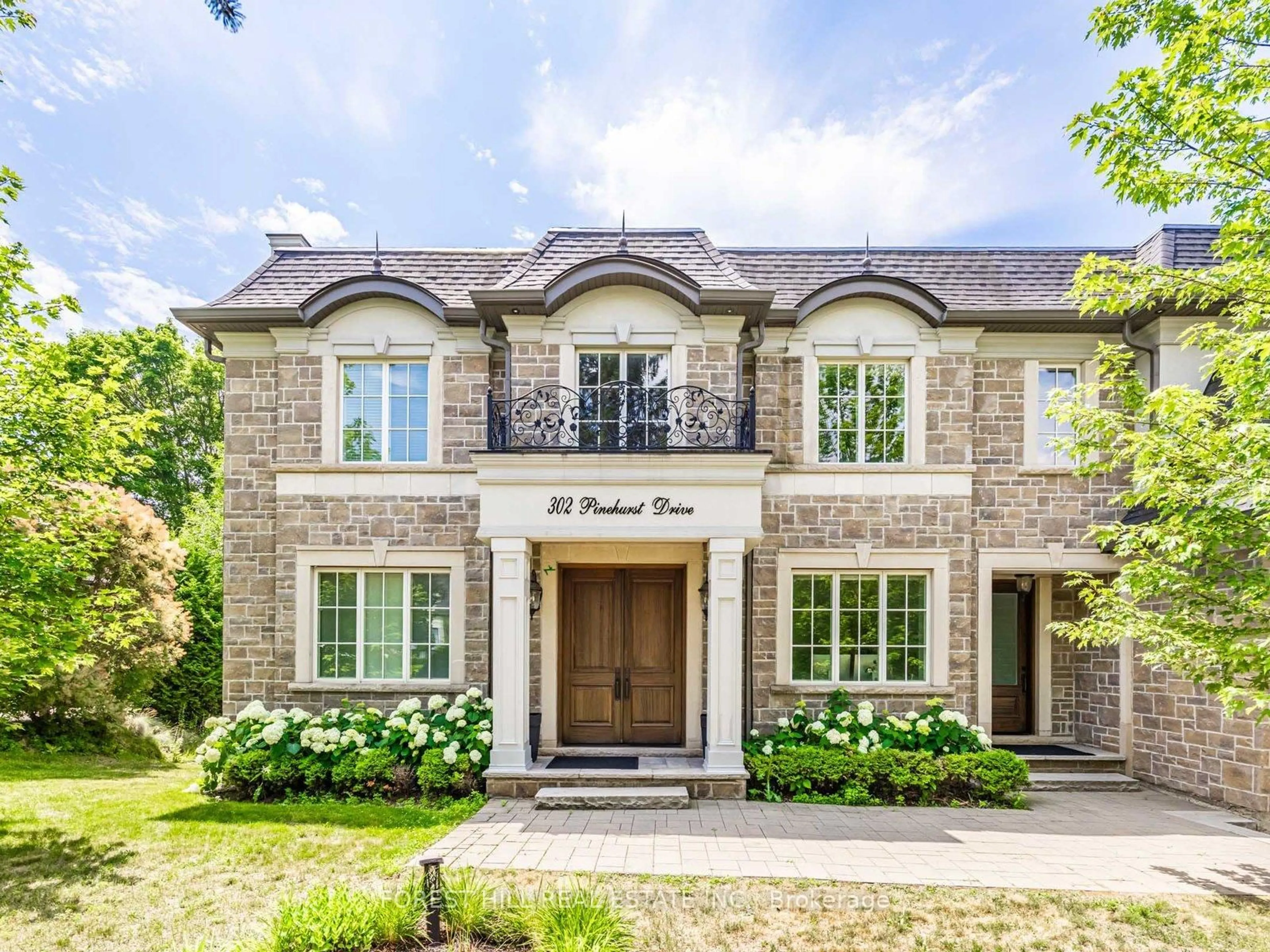 Home with brick exterior material, street for 302 Pinehurst Dr, Oakville Ontario L6J 4X3