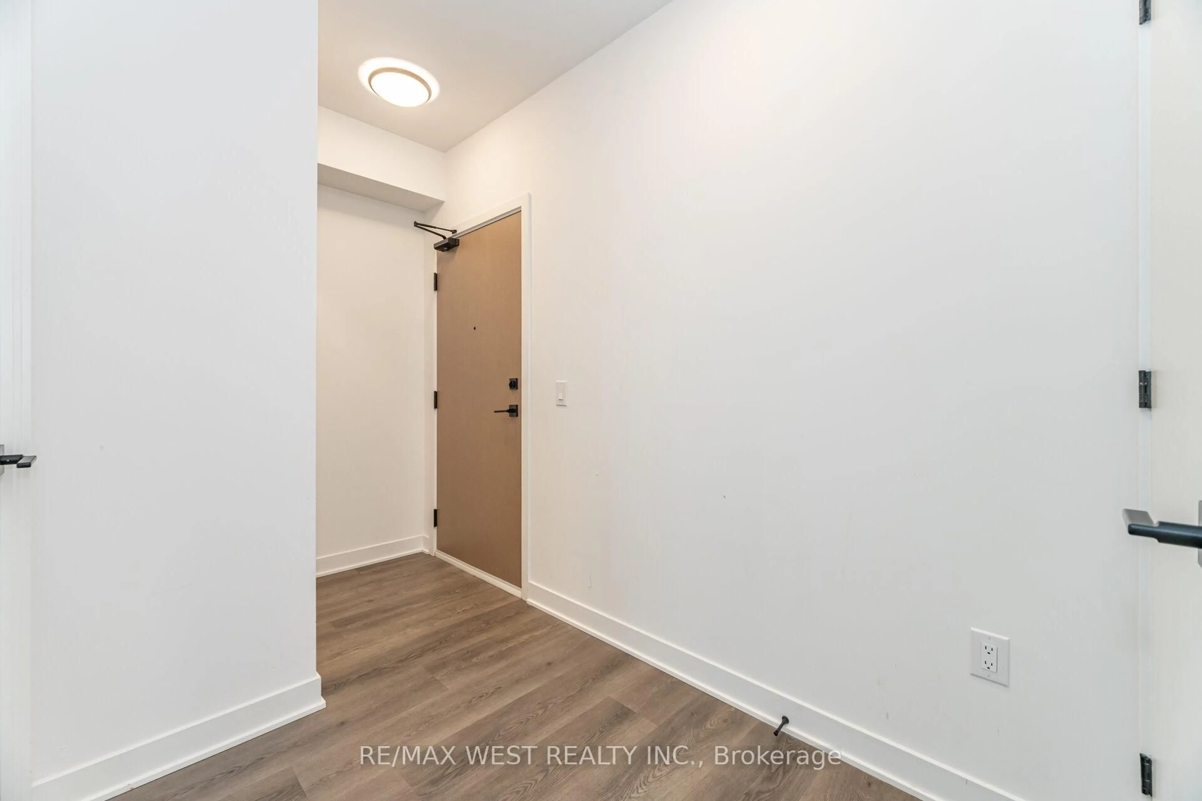Indoor entryway for 36 Zorra St #2304, Toronto Ontario M8Z 1R7