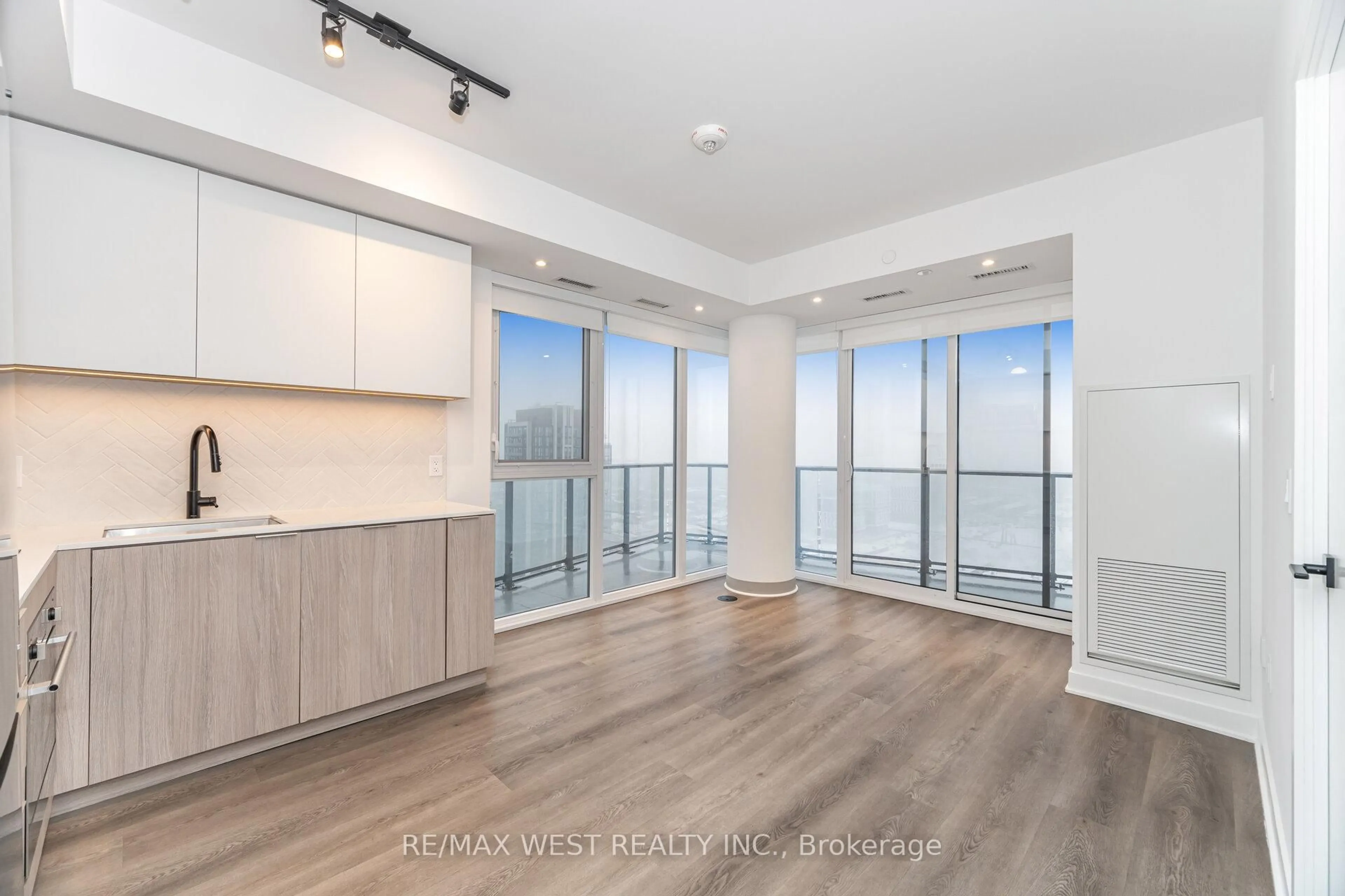 Unknown for 36 Zorra St #2304, Toronto Ontario M8Z 1R7