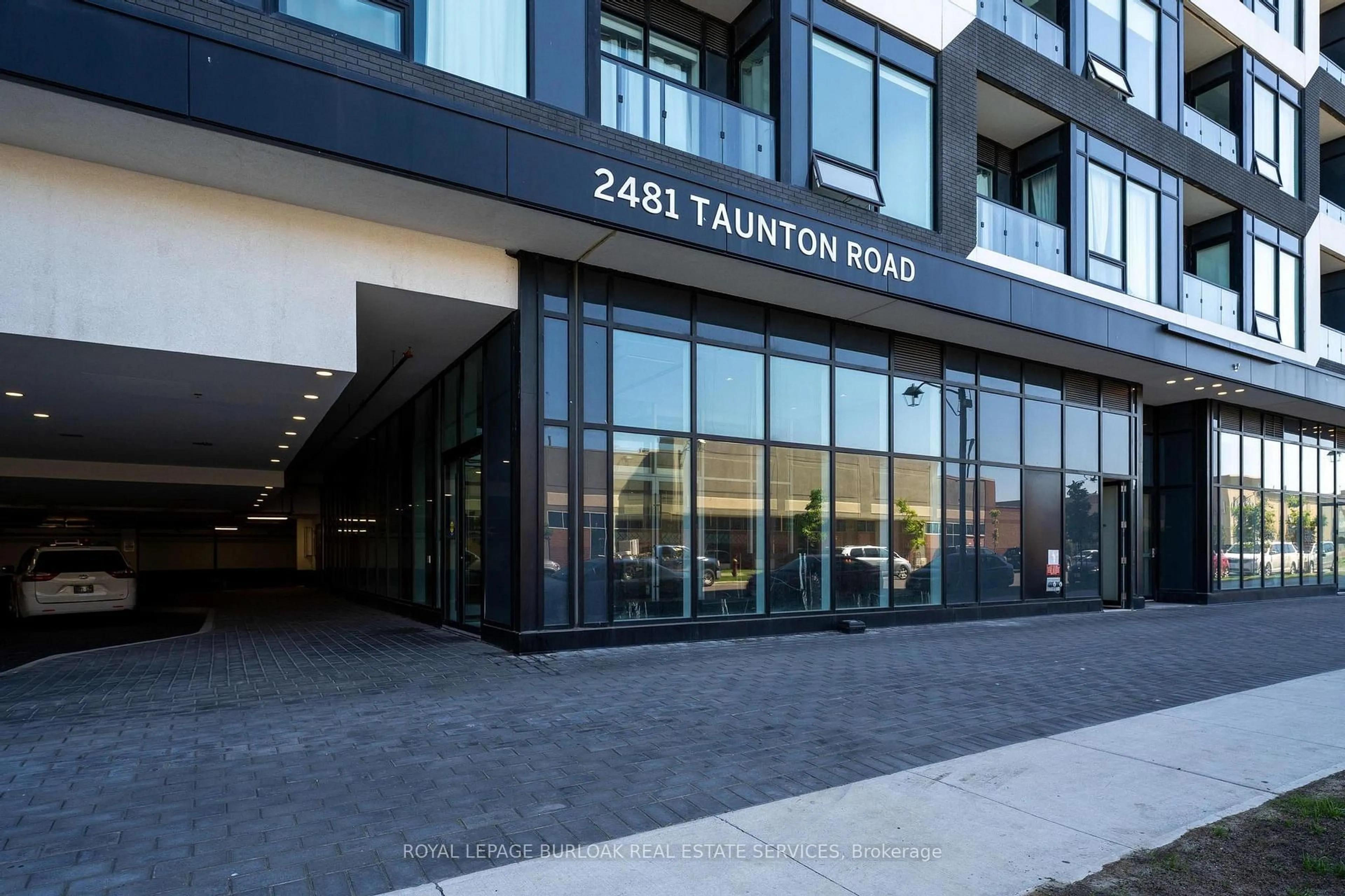Indoor foyer for 2481 Taunton Rd #1507, Oakville Ontario L6H 3R7