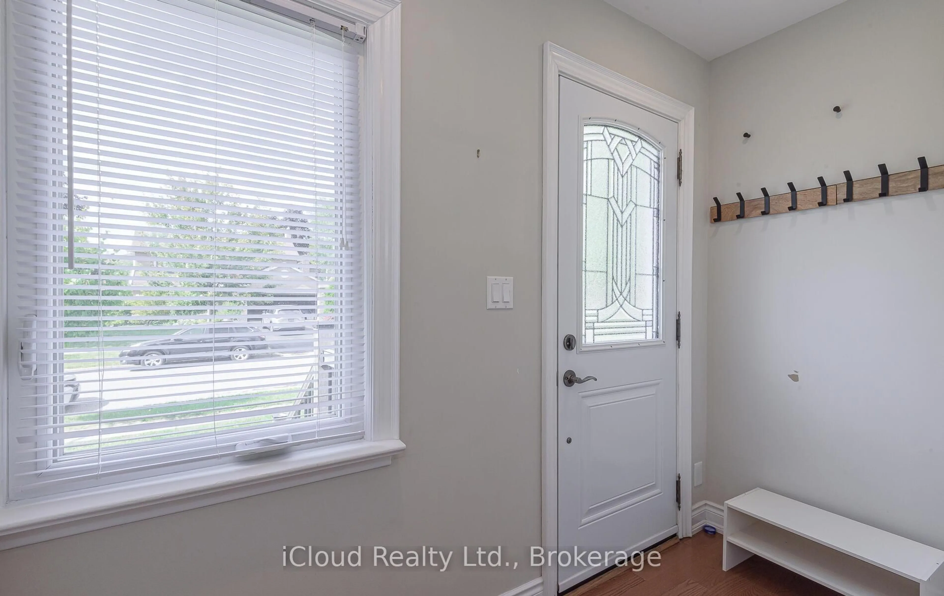 Indoor entryway for 45 Archibald St, Brampton Ontario L6X 1M3