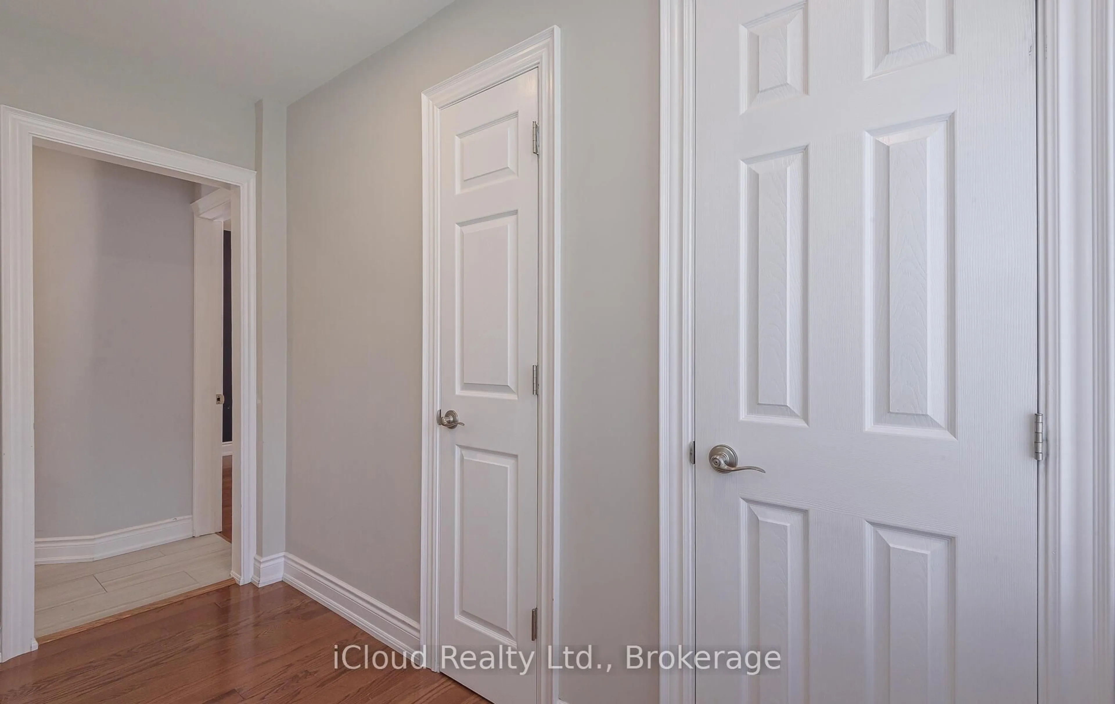 Indoor entryway for 45 Archibald St, Brampton Ontario L6X 1M3