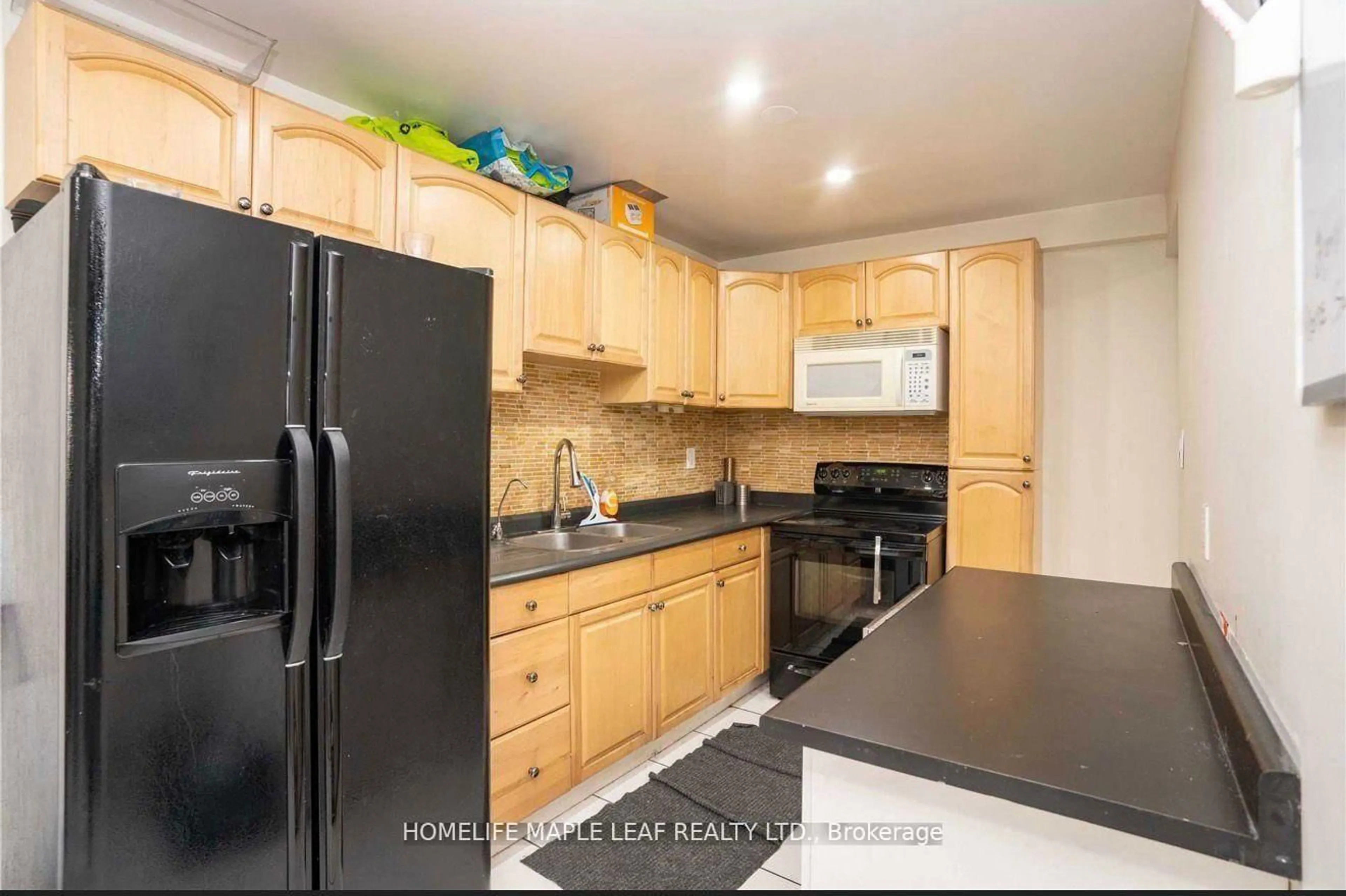 Standard kitchen, unknown for 11 Rusthall Way, Brampton Ontario L6V 3R5