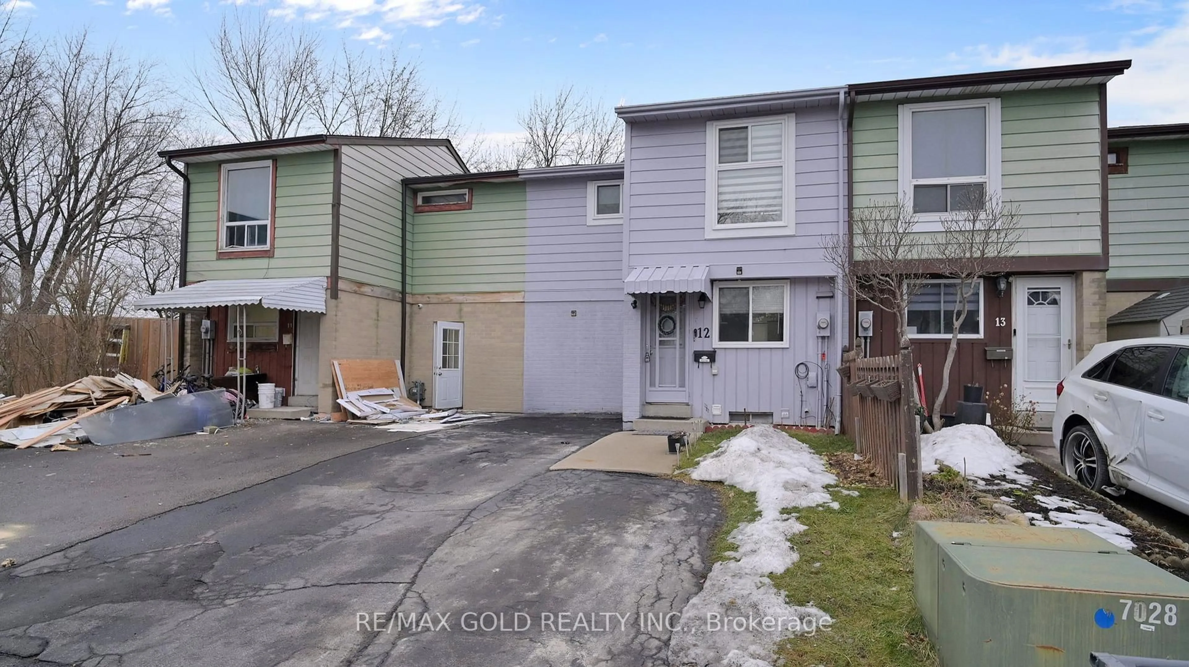 Unknown for 12 Glencastle Sq, Brampton Ontario L6S 2H8