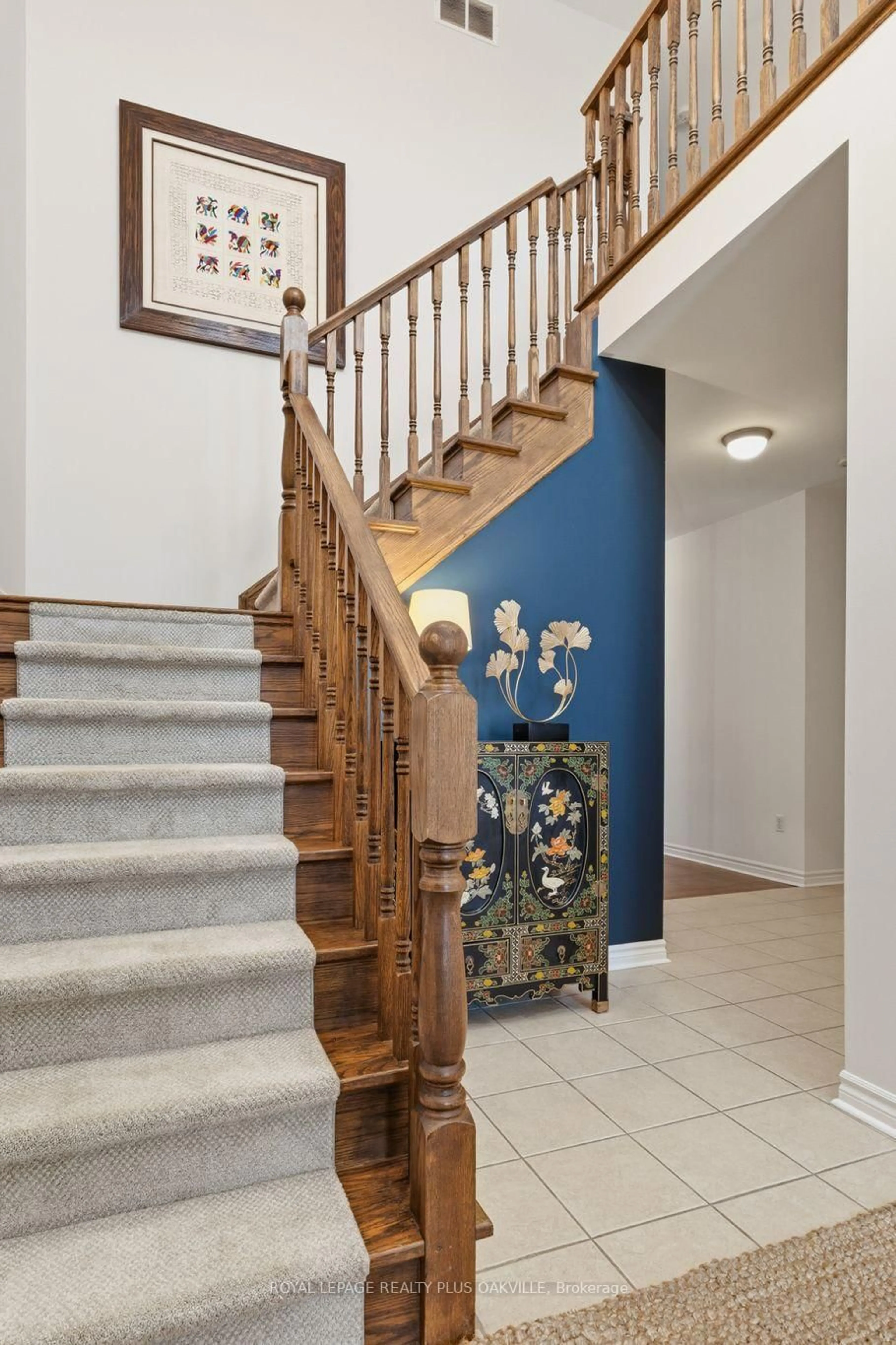 Stairs for 2249 Woodcrest Dr, Oakville Ontario L6M 4C6