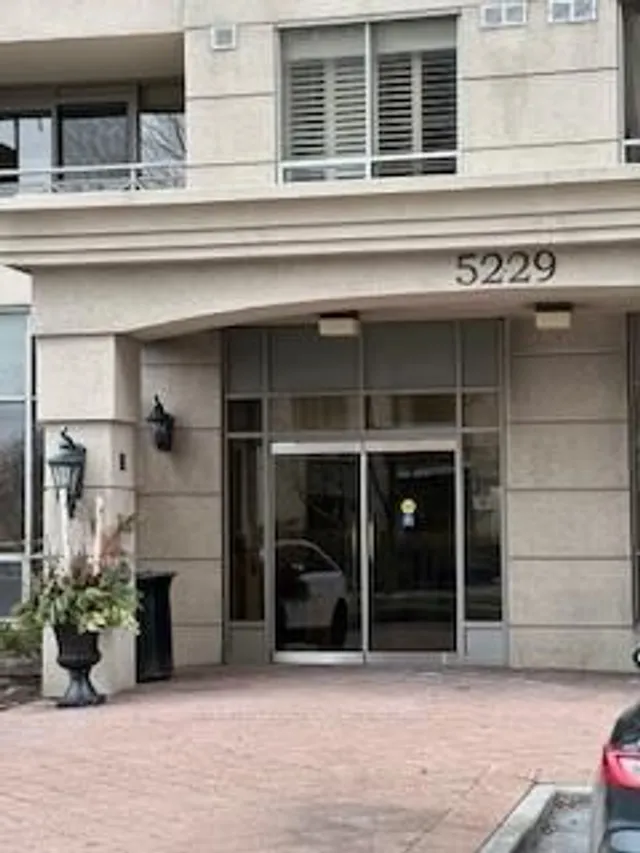 5229 Dundas St #609, Toronto 2