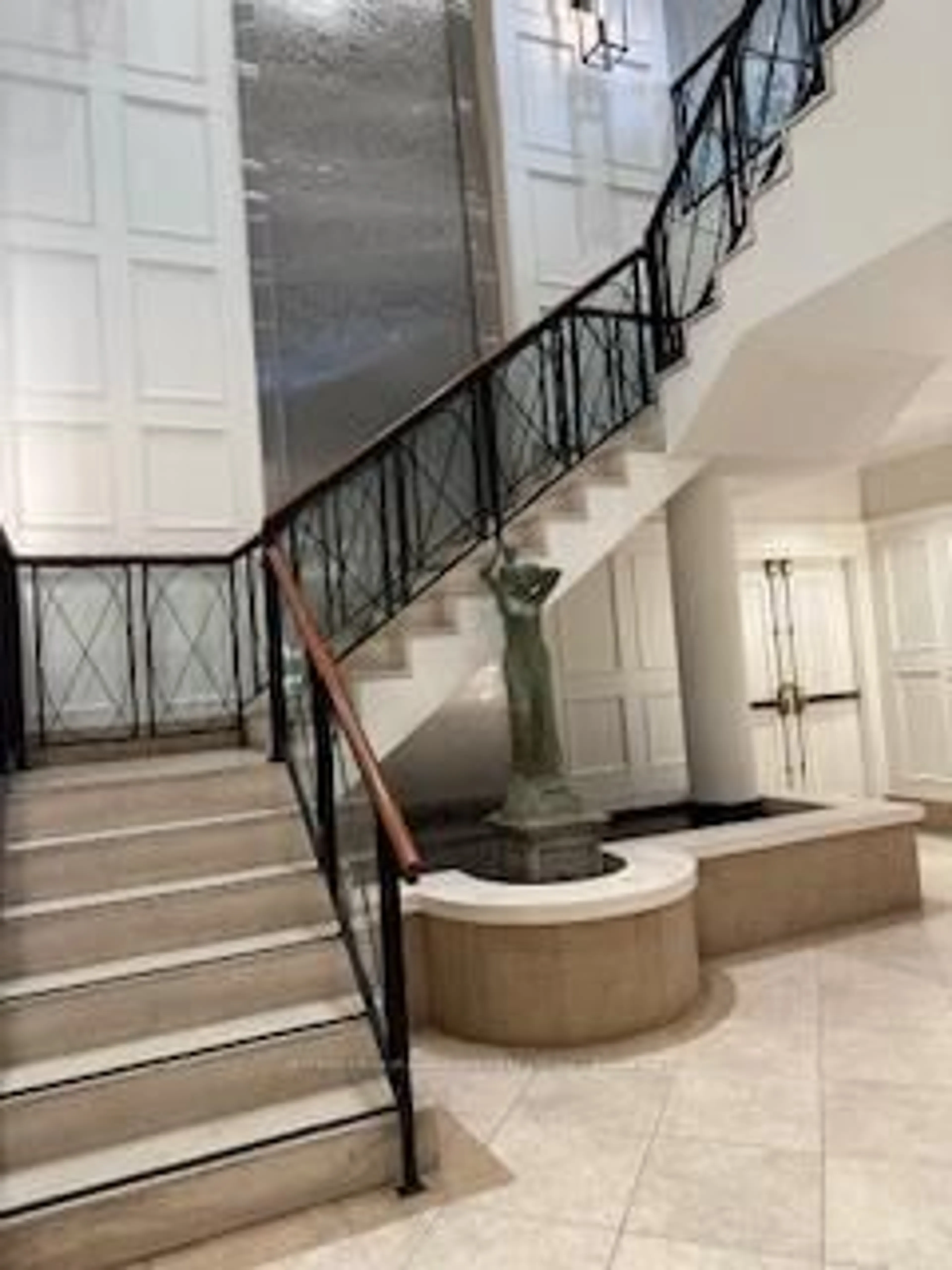 Indoor foyer for 5229 Dundas St #609, Toronto Ontario M9B 6L9