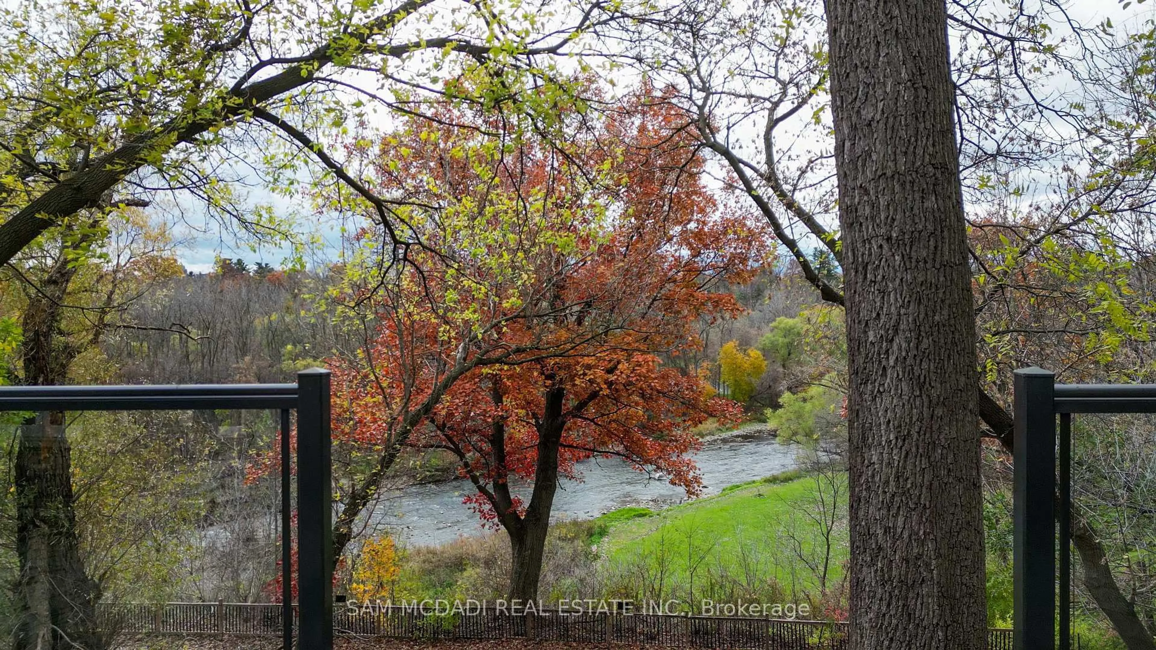 Unknown for 2552 Jarvis St, Mississauga Ontario L5C 2P6