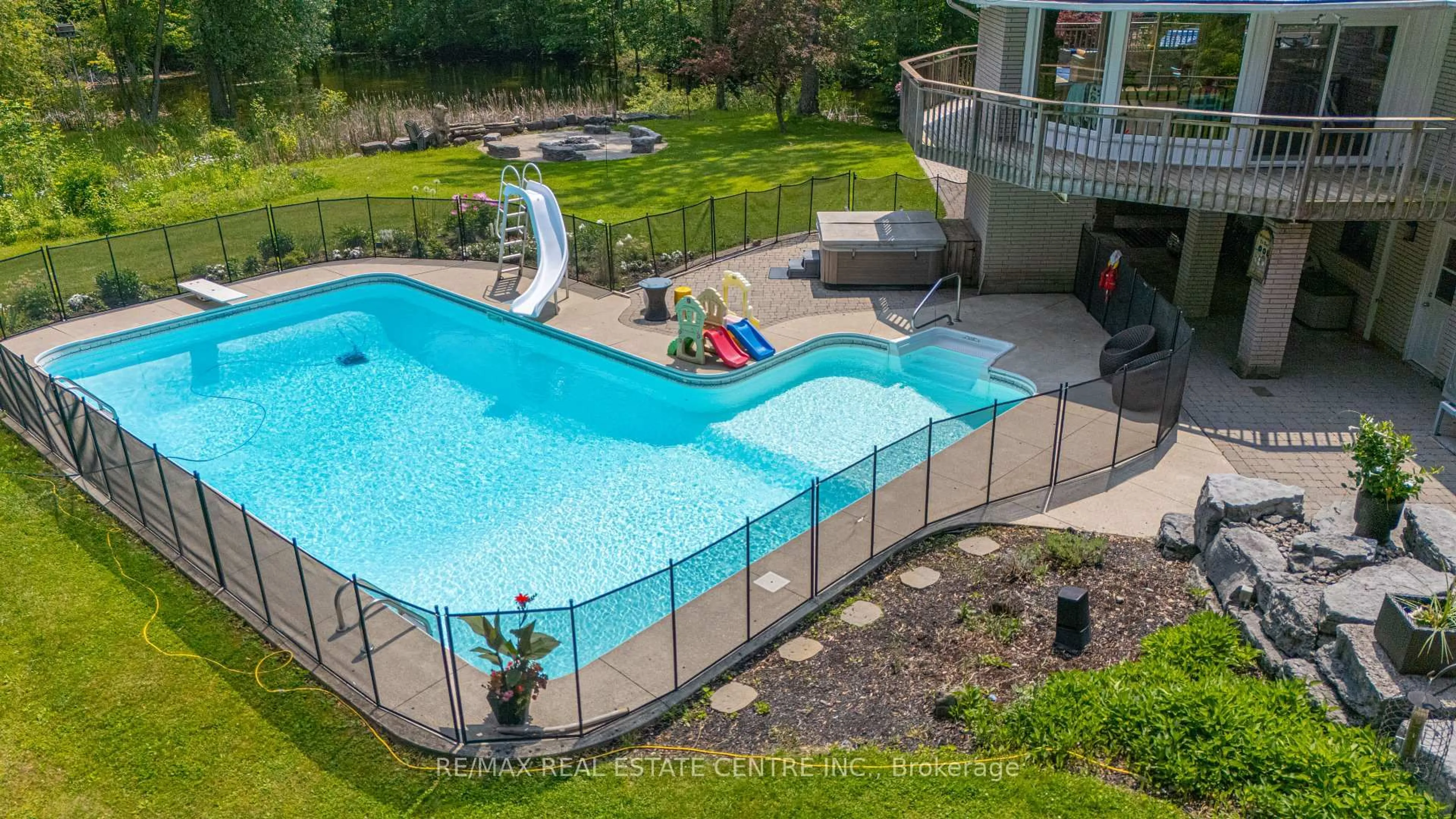 Pool for 10457 Darkwood Rd, Milton Ontario L0P 1J0