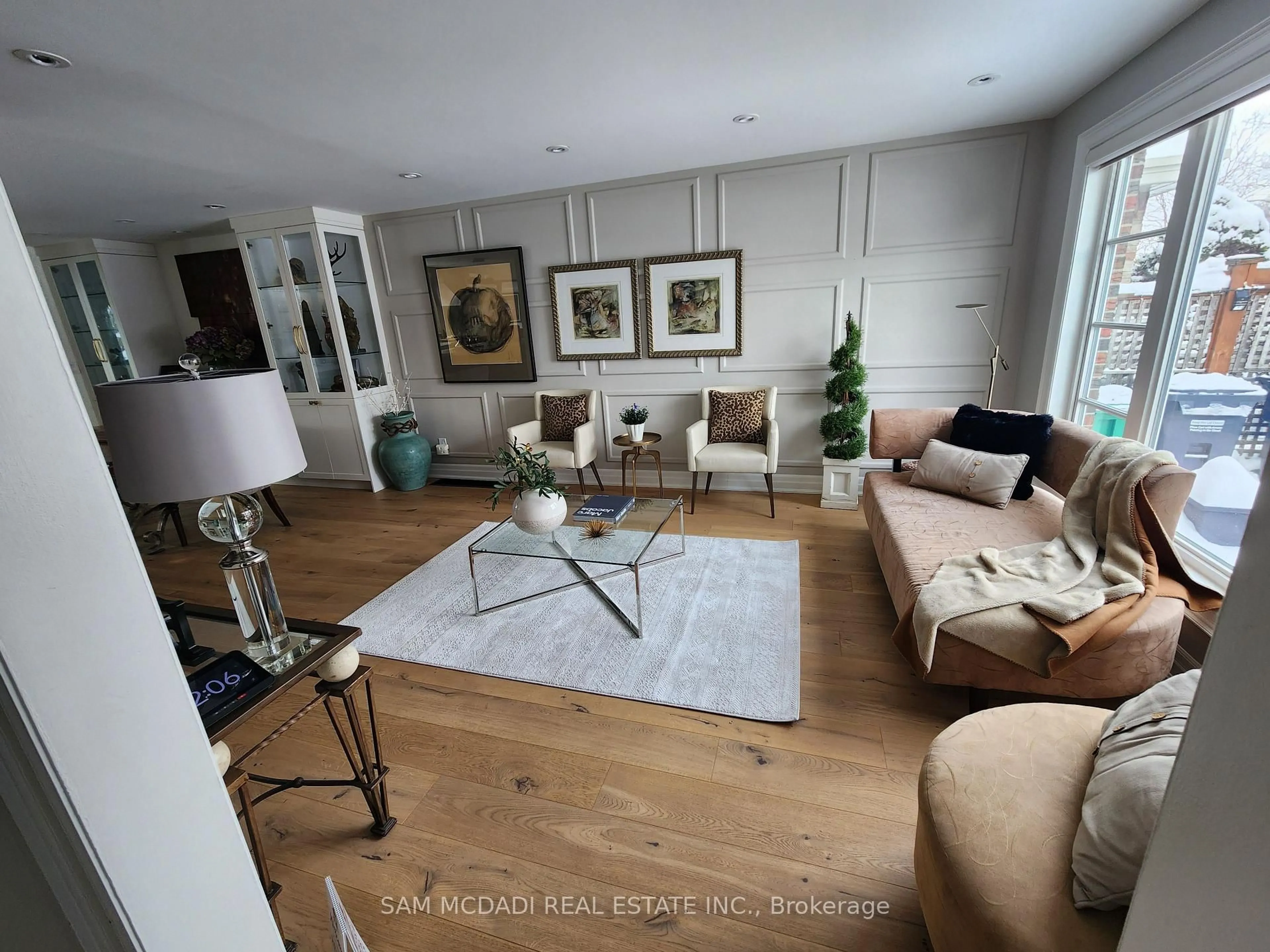 Living room with furniture, wood/laminate floor for 3620 Ponytrail Dr, Mississauga Ontario L4X 1W4