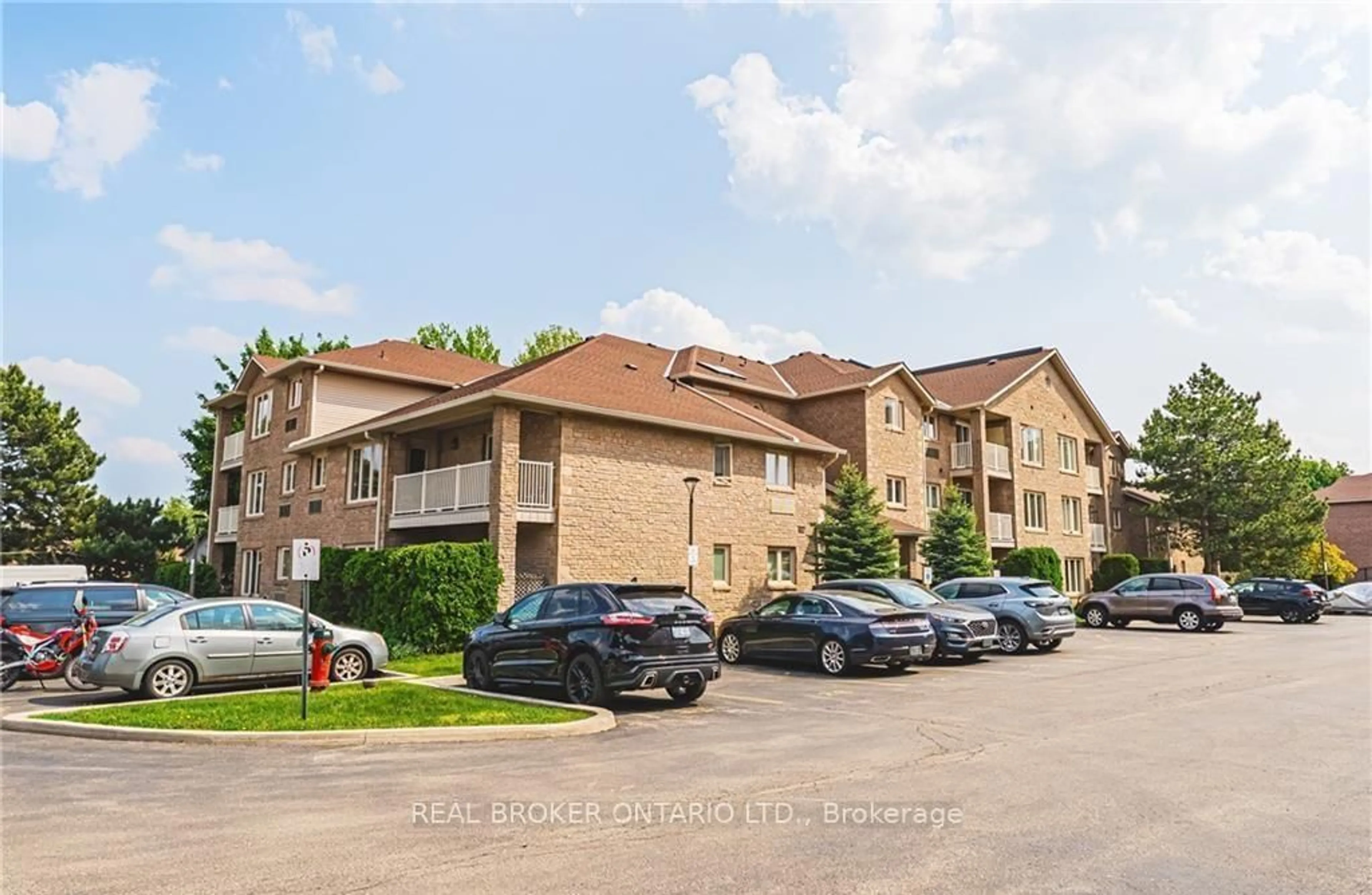 Patio, unknown for 3050 Pinemeadow Dr #30, Burlington Ontario L7M 3X5