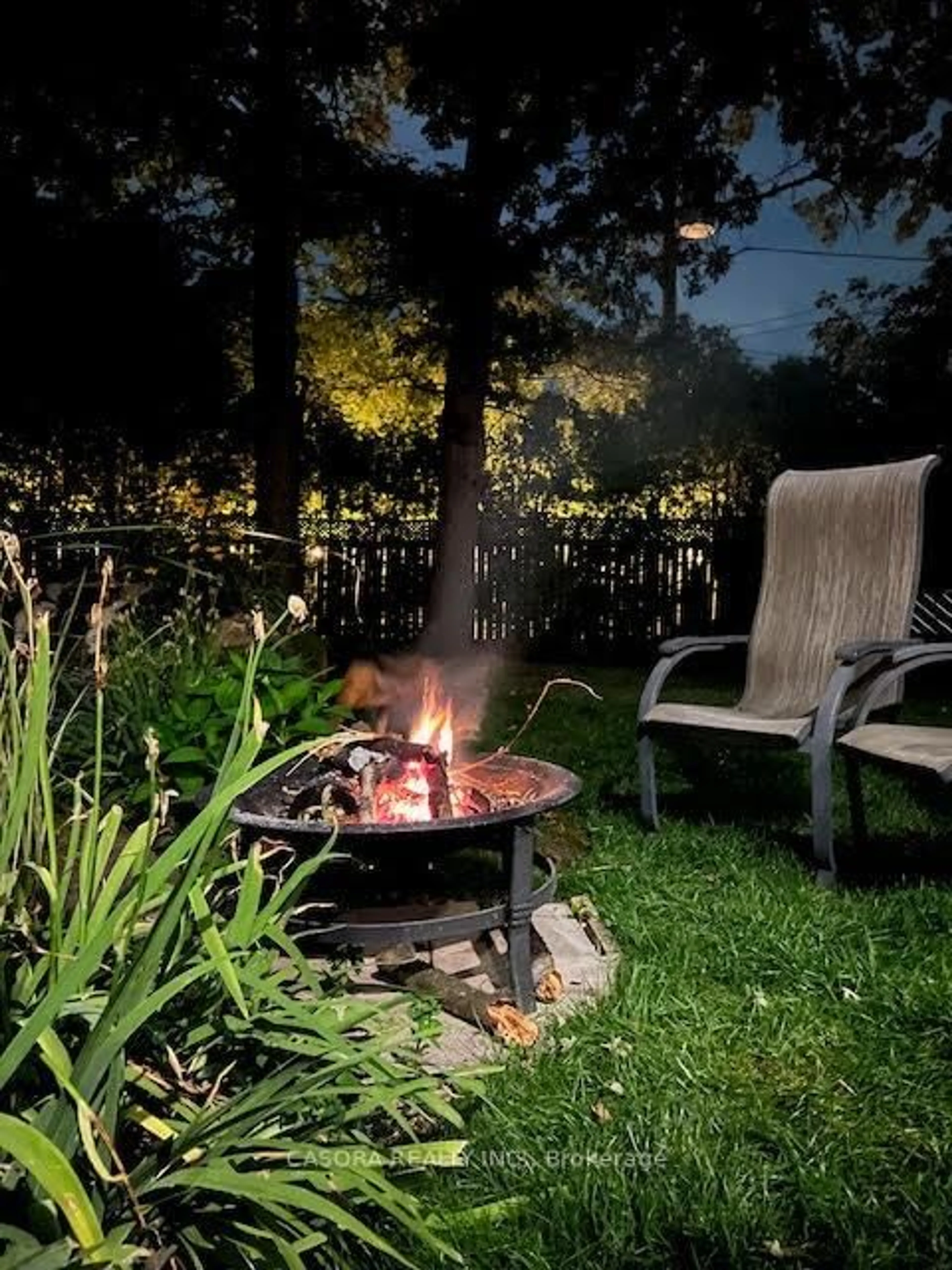 Patio, water/lake/river/ocean view for 5152 Tamarac Dr, Burlington Ontario L7L 3N4