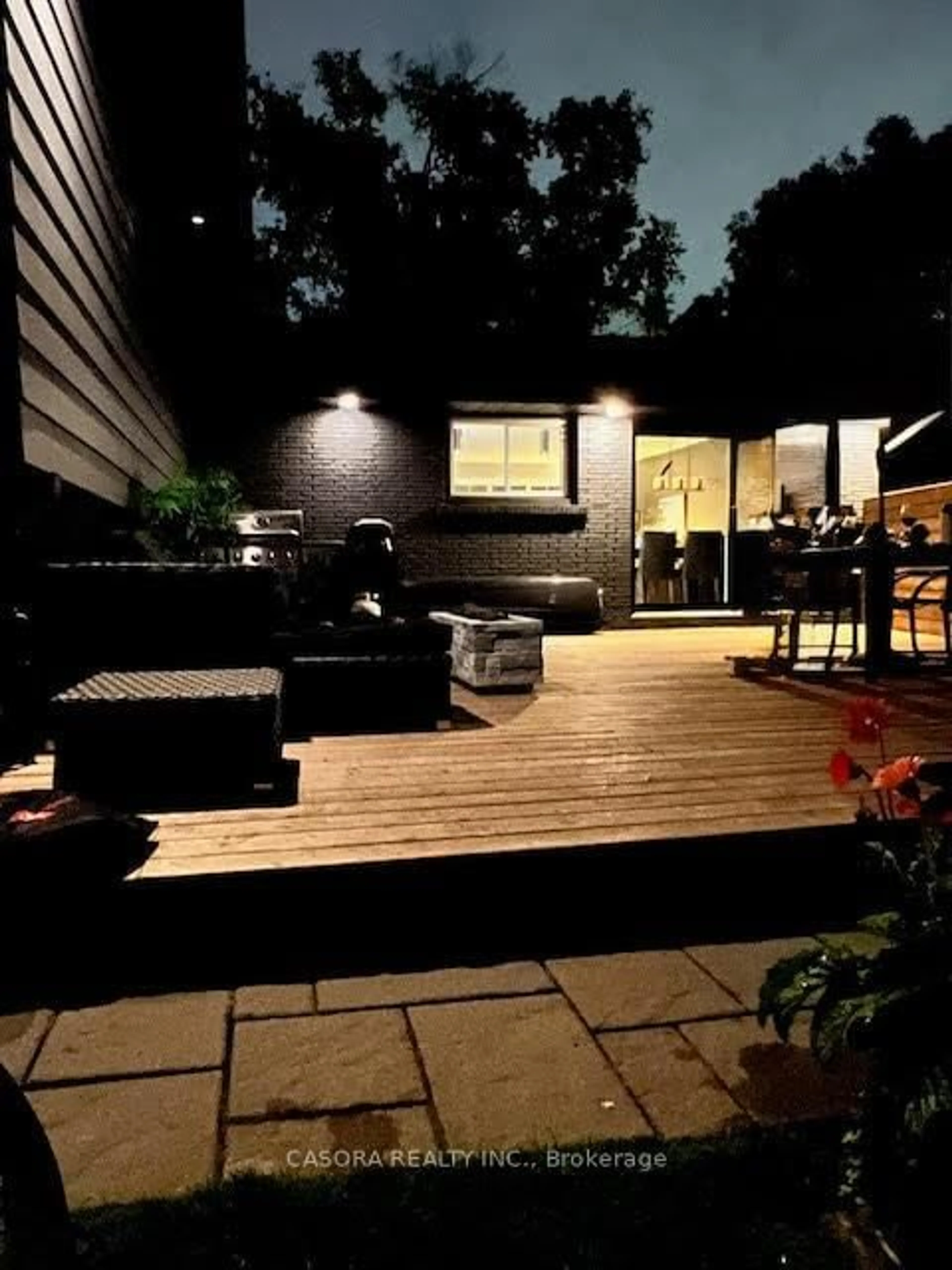 Patio, street for 5152 Tamarac Dr, Burlington Ontario L7L 3N4