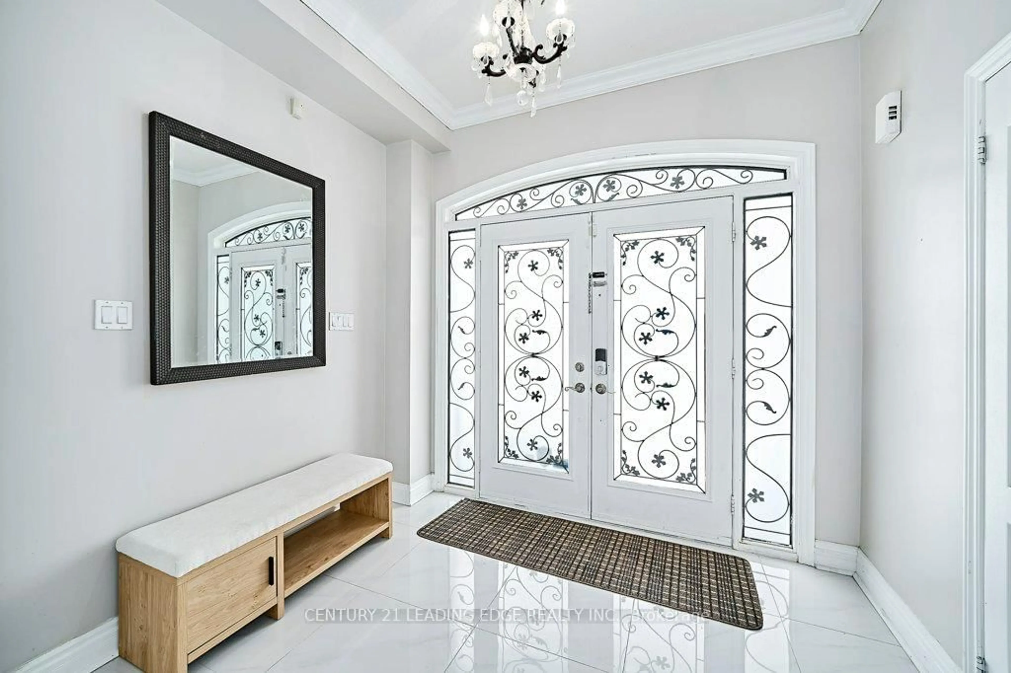 Indoor entryway for 628 Twain Ave, Mississauga Ontario L5W 0A3