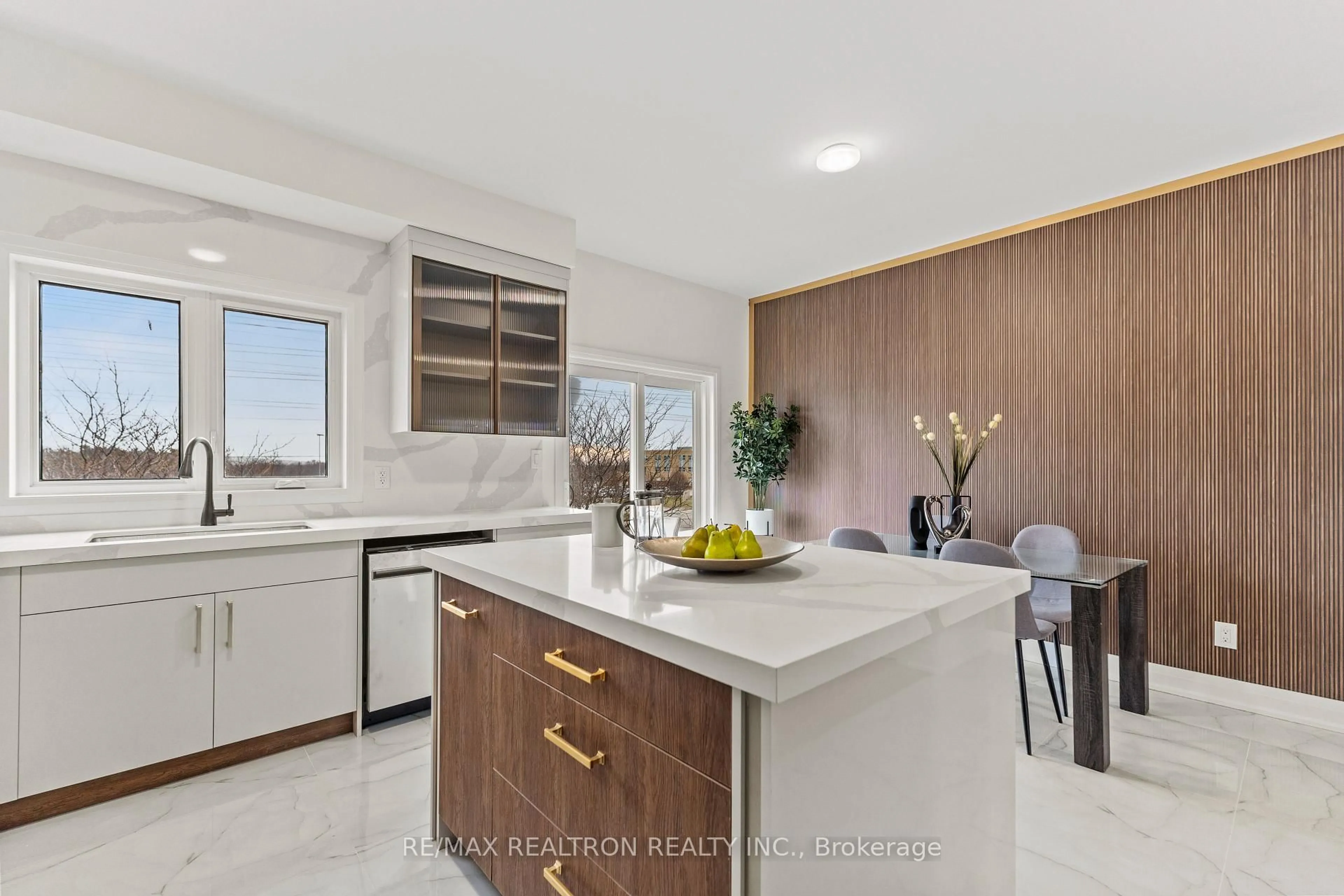 Open concept kitchen, unknown for 1989 Georgina Crt, Burlington Ontario L7L 7B6