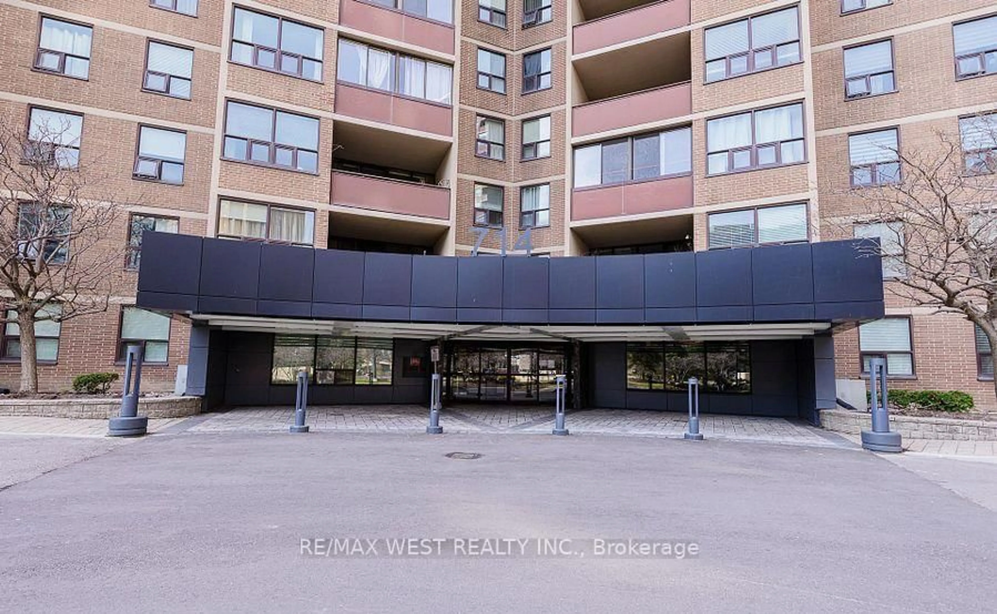 Indoor foyer for 234 Albion Rd #1512, Toronto Ontario M9W 6A5