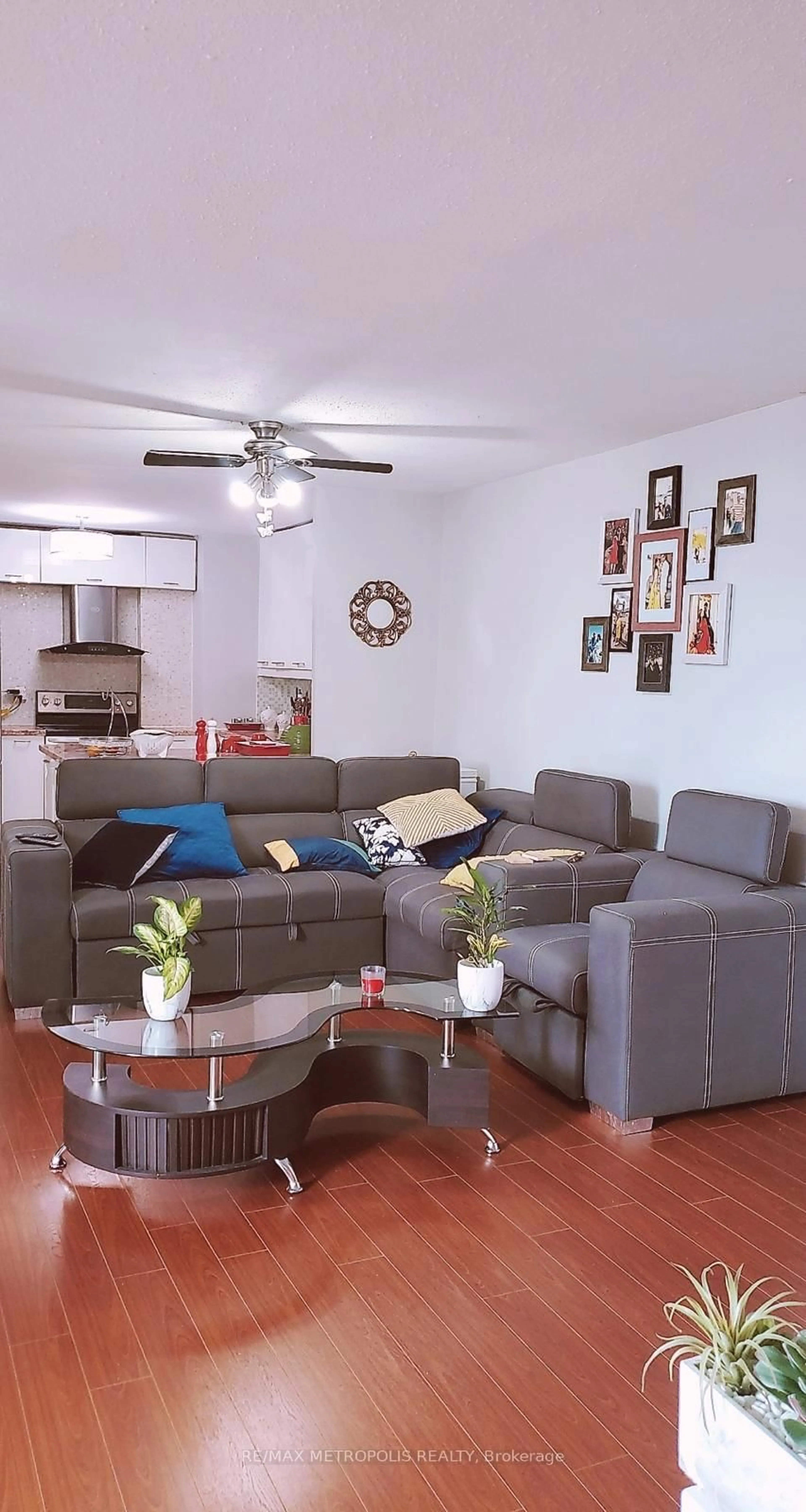 Living room with furniture, wood/laminate floor for 2323 Confederation Pkwy #PH03, Mississauga Ontario L5B 1R6