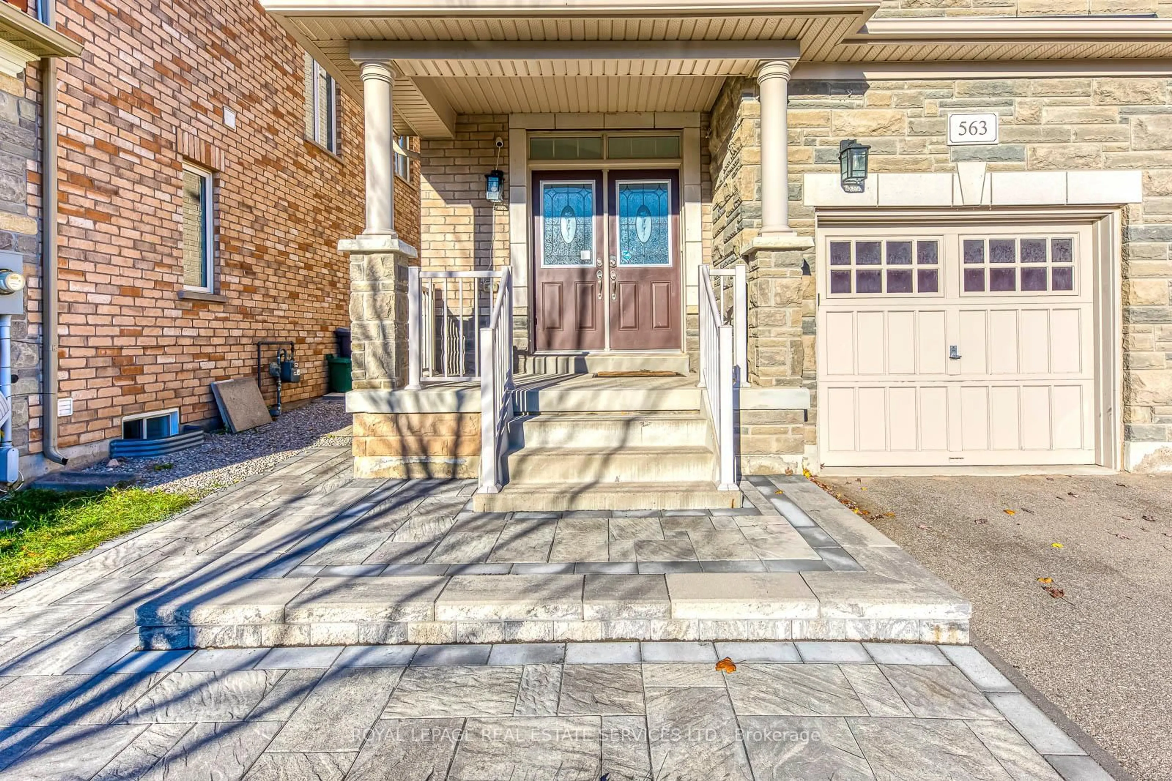 Unknown for 563 Settlers Rd, Oakville Ontario L6M 1N7