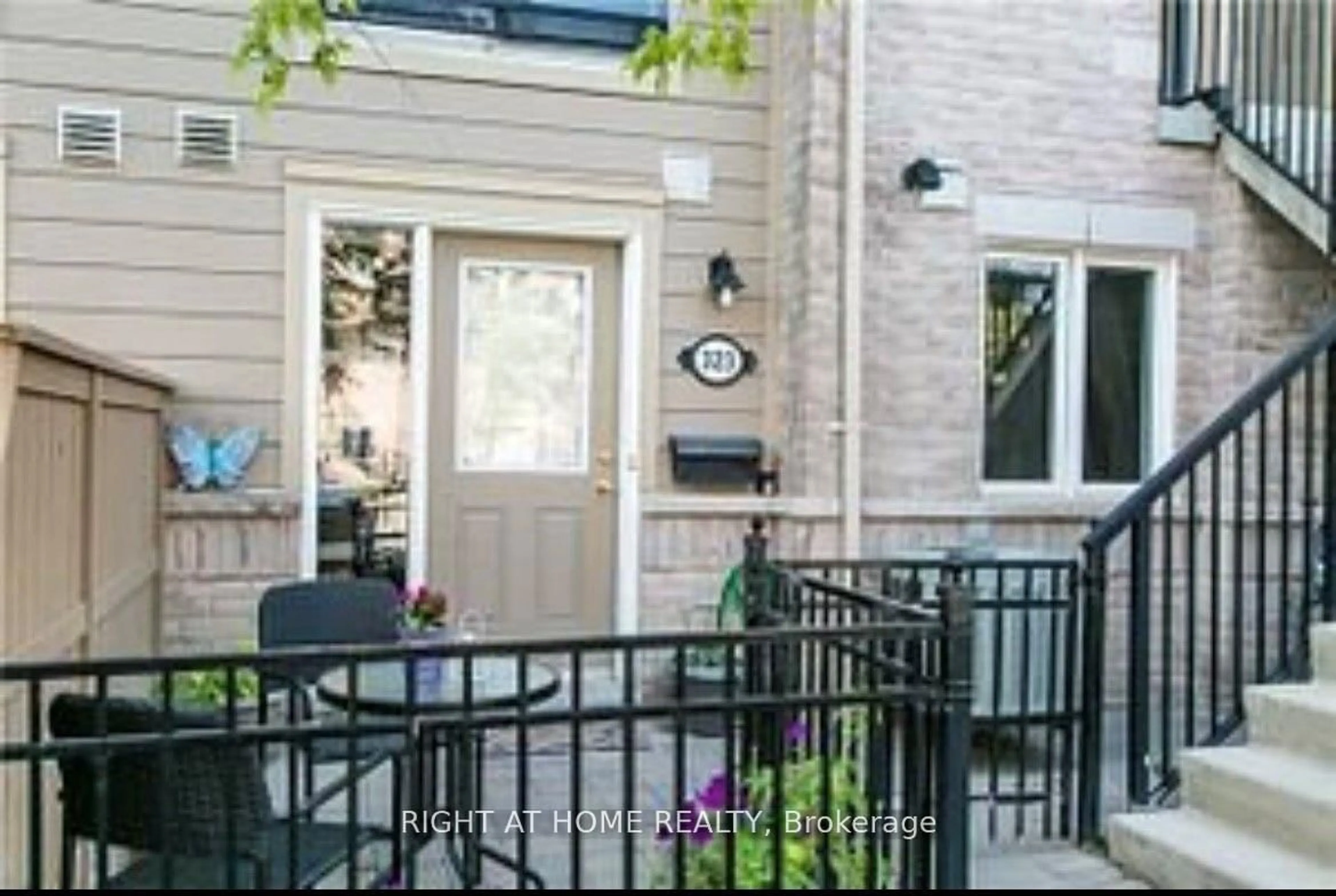 Patio, street for 4975 southampton Dr #323, Mississauga Ontario L5M 8E4