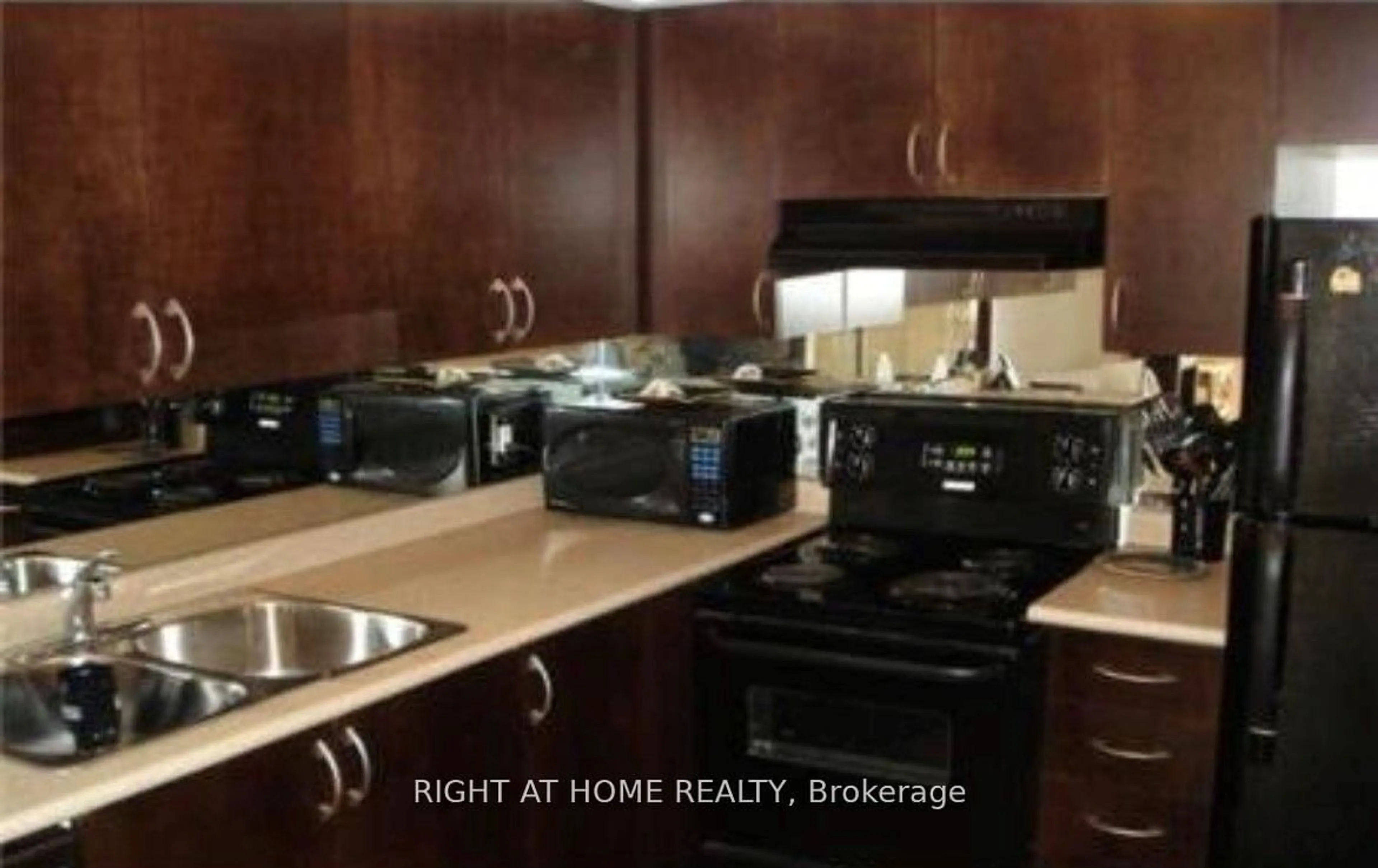 Unknown for 4975 southampton Dr #323, Mississauga Ontario L5M 8E4