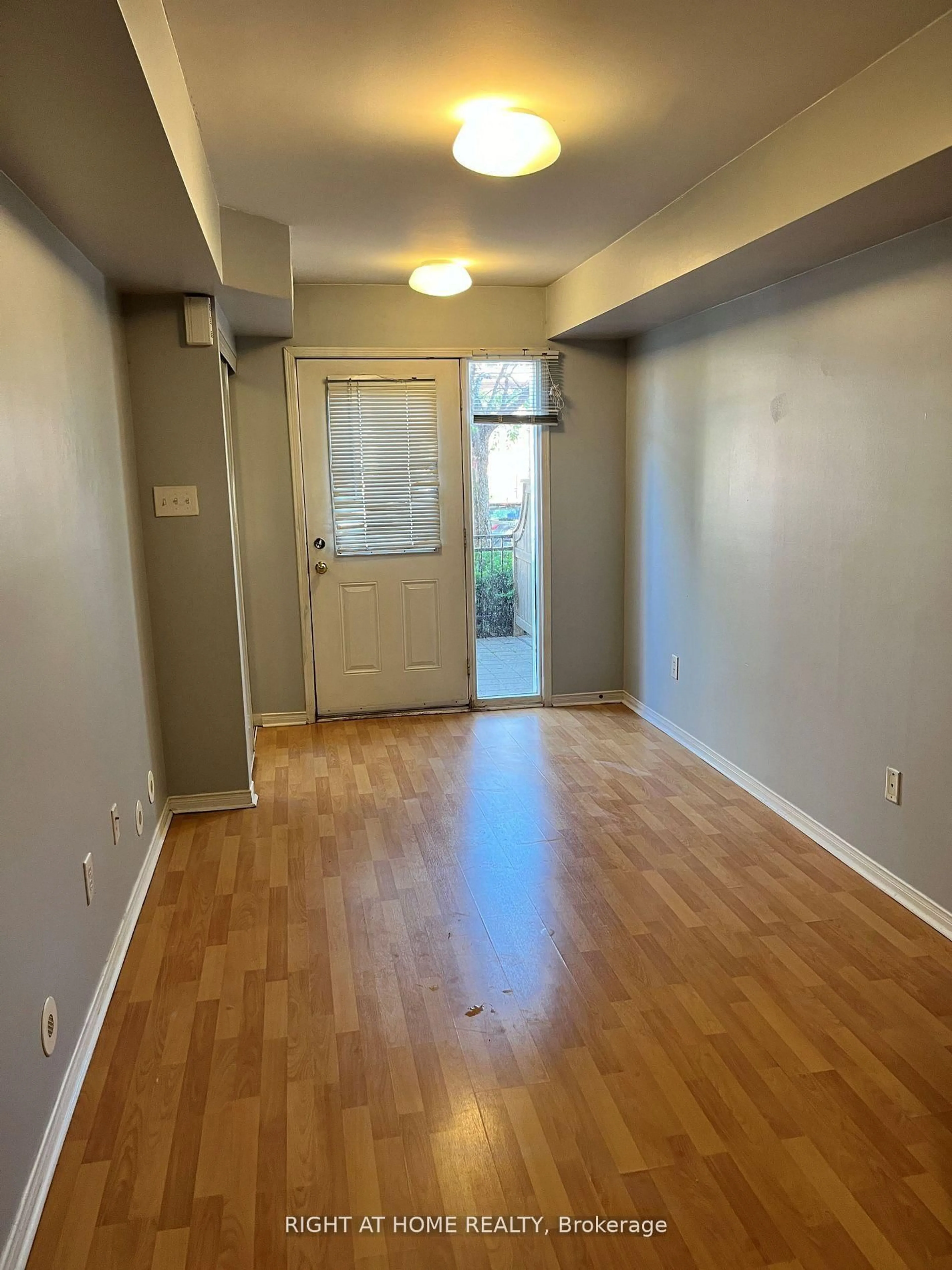 A pic of a room for 4975 southampton Dr #323, Mississauga Ontario L5M 8E4