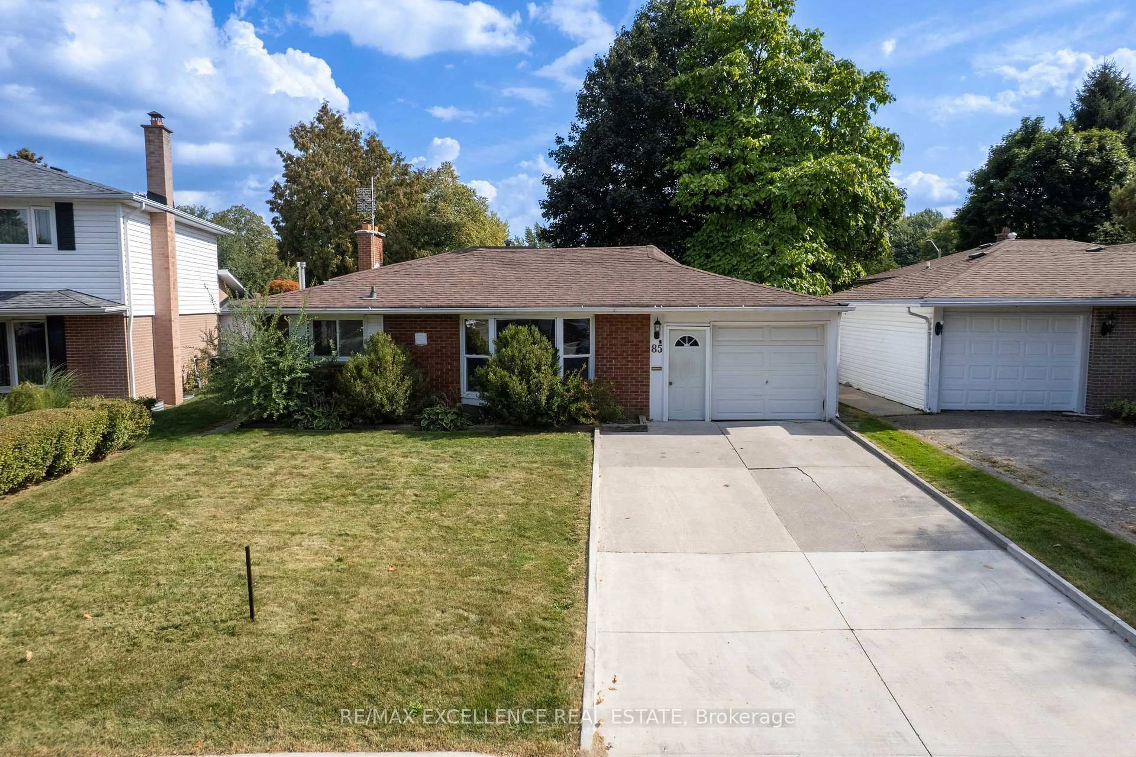 A pic from outside/outdoor area/front of a property/back of a property/a pic from drone, street for 85 Watson Cres, Brampton Ontario L6W 1E5