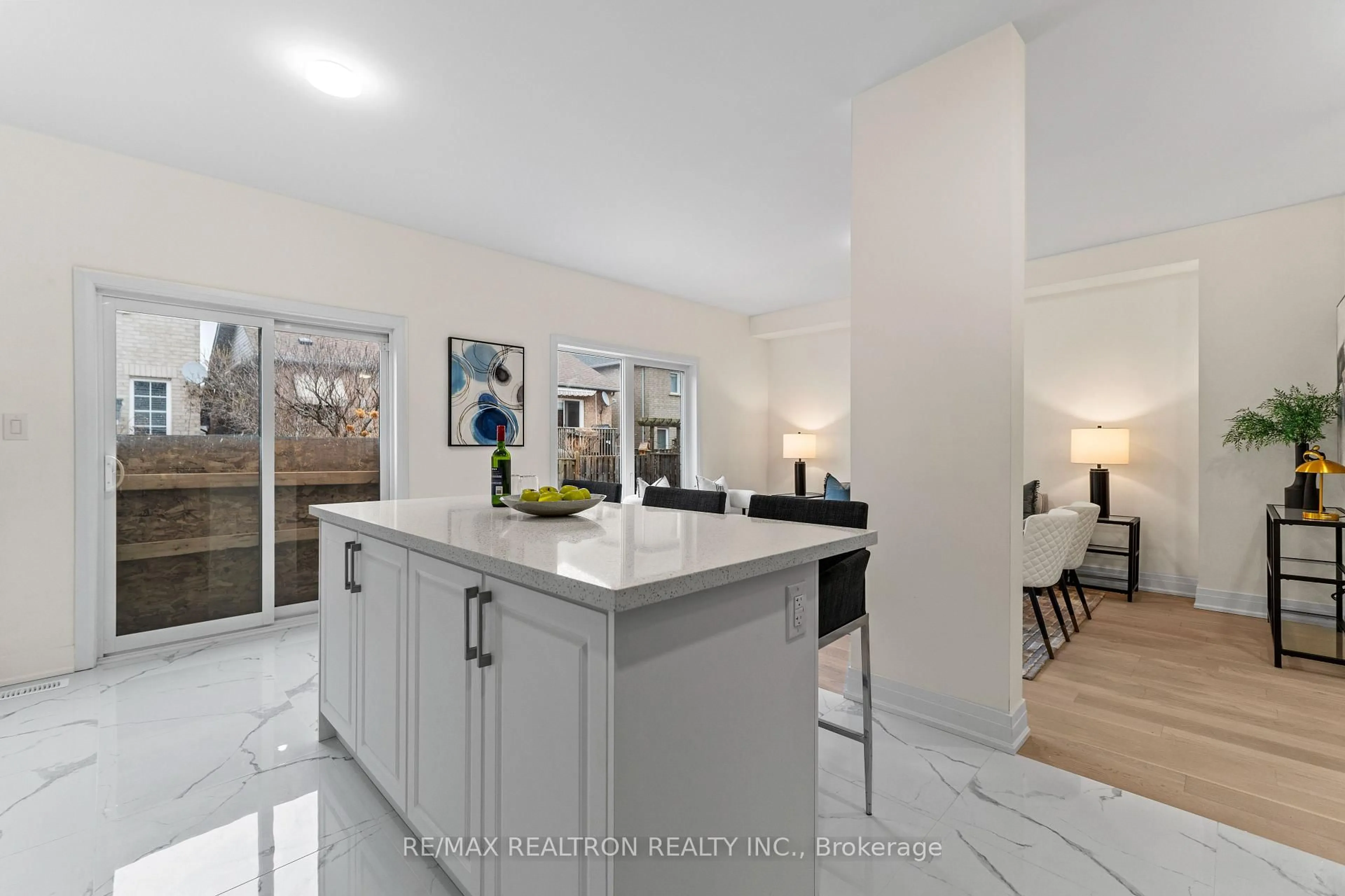 Open concept kitchen, ceramic/tile floor for 2003 Georgina Crt, Burlington Ontario L7L 7B6