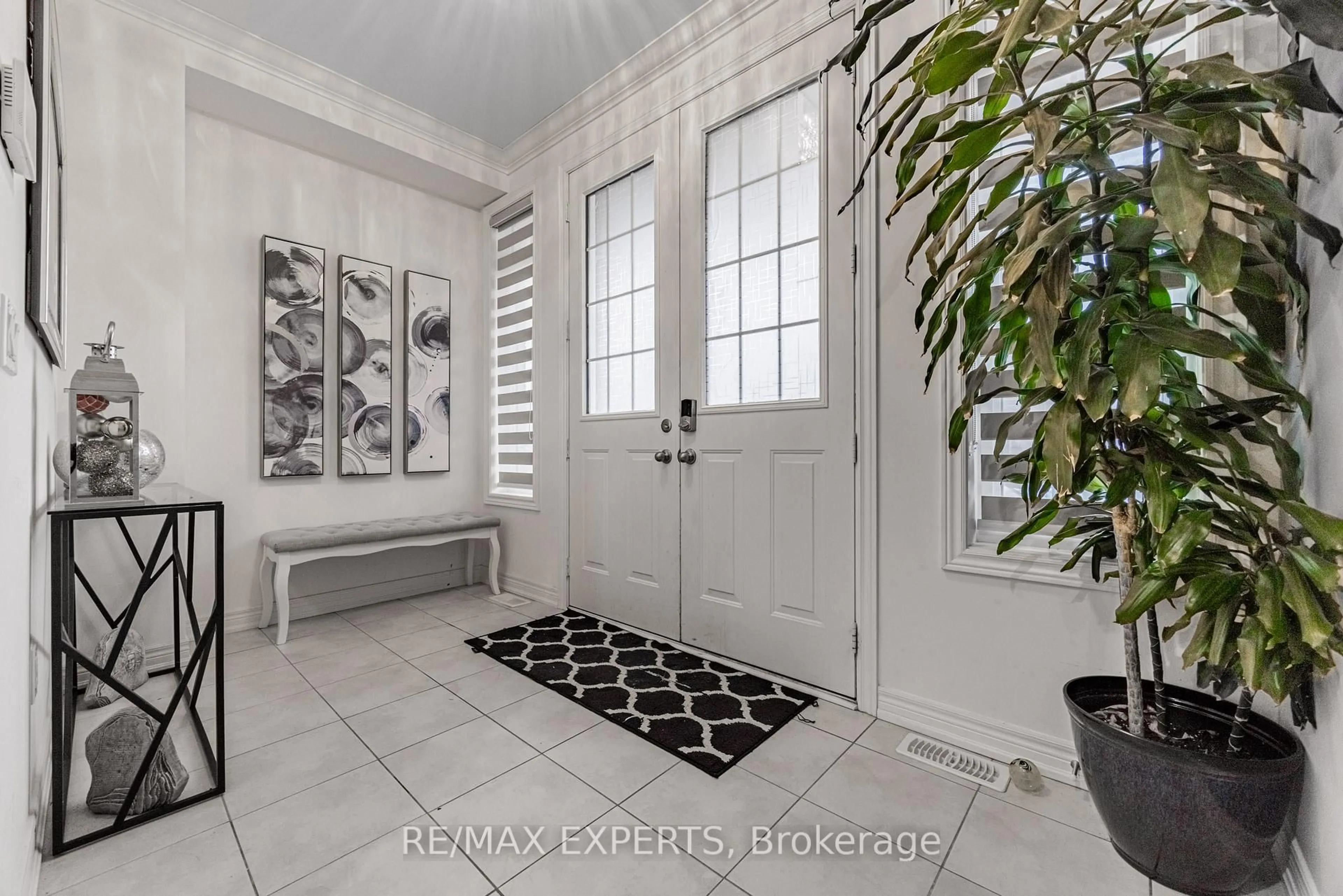 Indoor entryway for 15 Nightjar Dr, Brampton Ontario L7A 5A1