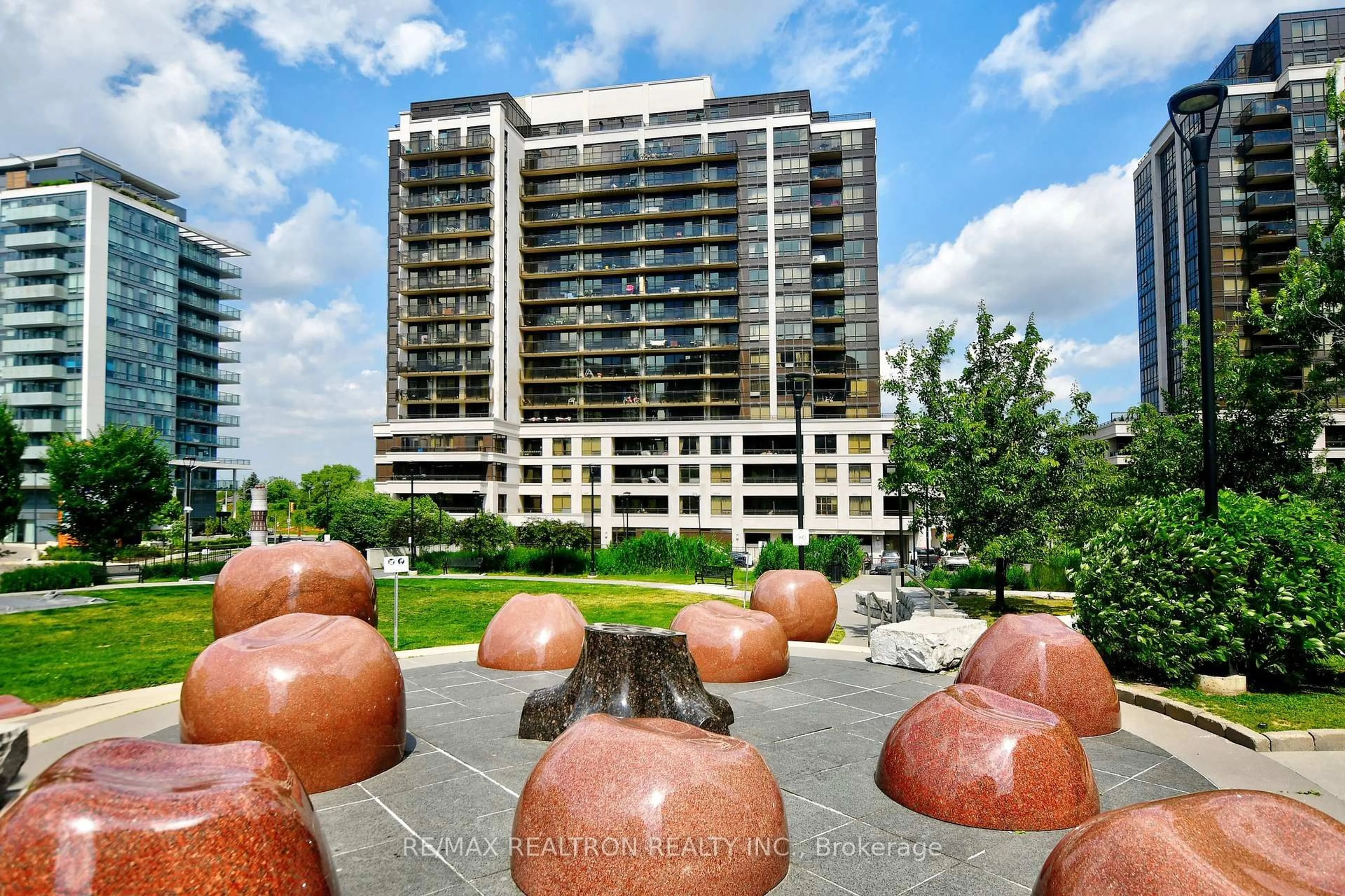 Unknown for 1 De Boers Dr #814, Toronto Ontario L4J 6X1