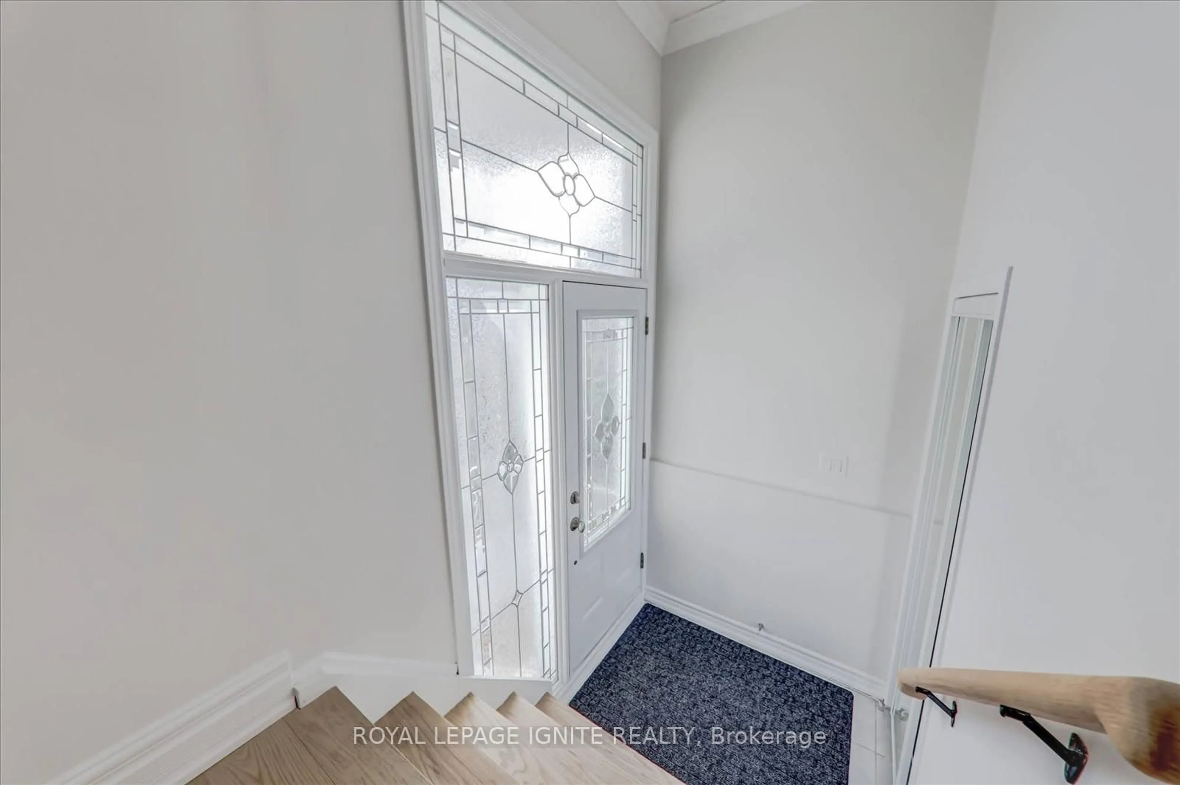 Indoor entryway for 4023 Bishopstoke Lane, Mississauga Ontario L4Z 1H9