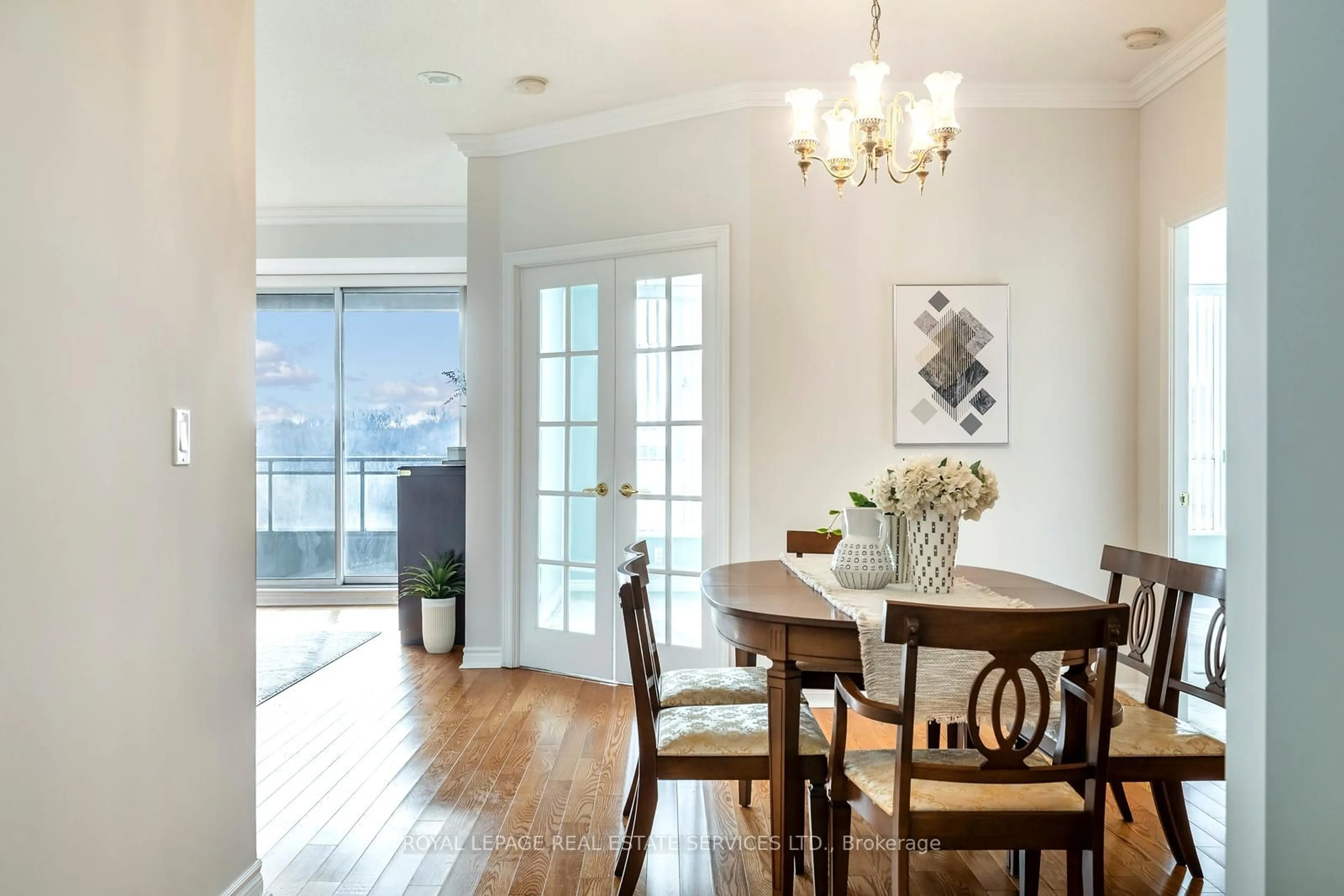 Dining room, wood/laminate floor for 2662 Bloor St #502, Toronto Ontario M8X 2Z7