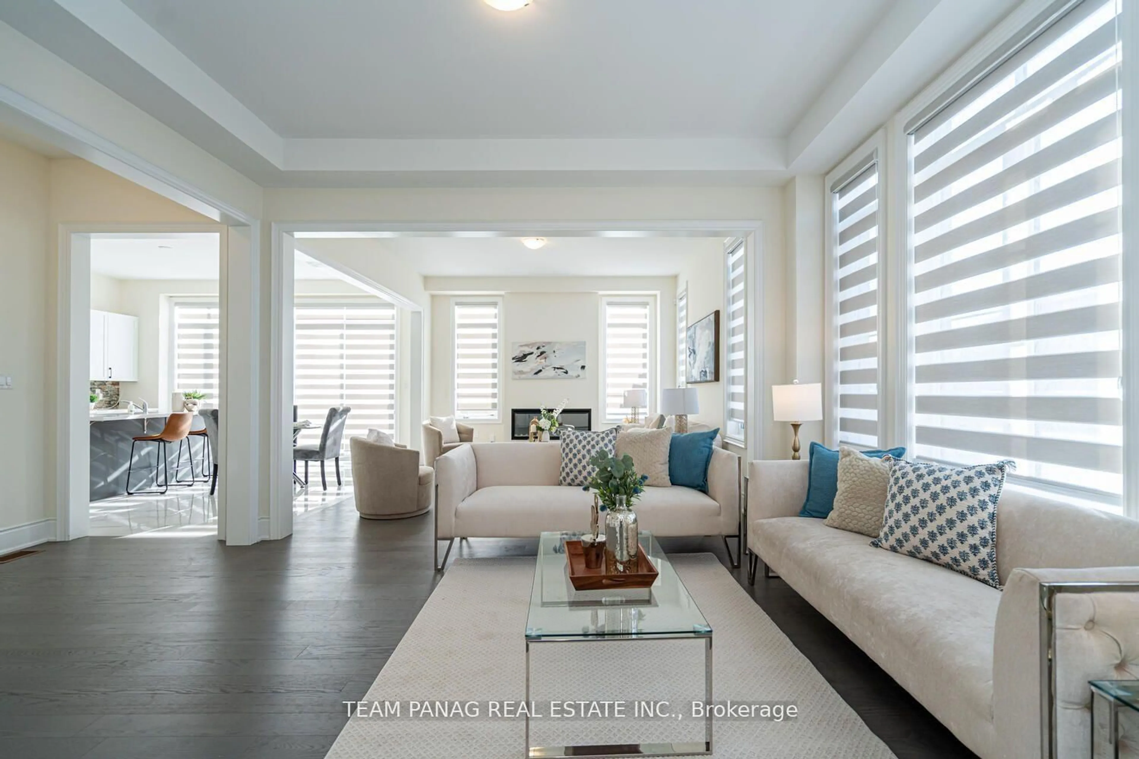 Living room with furniture, unknown for 41 Peak Dr, Brampton Ontario L6X 5S6