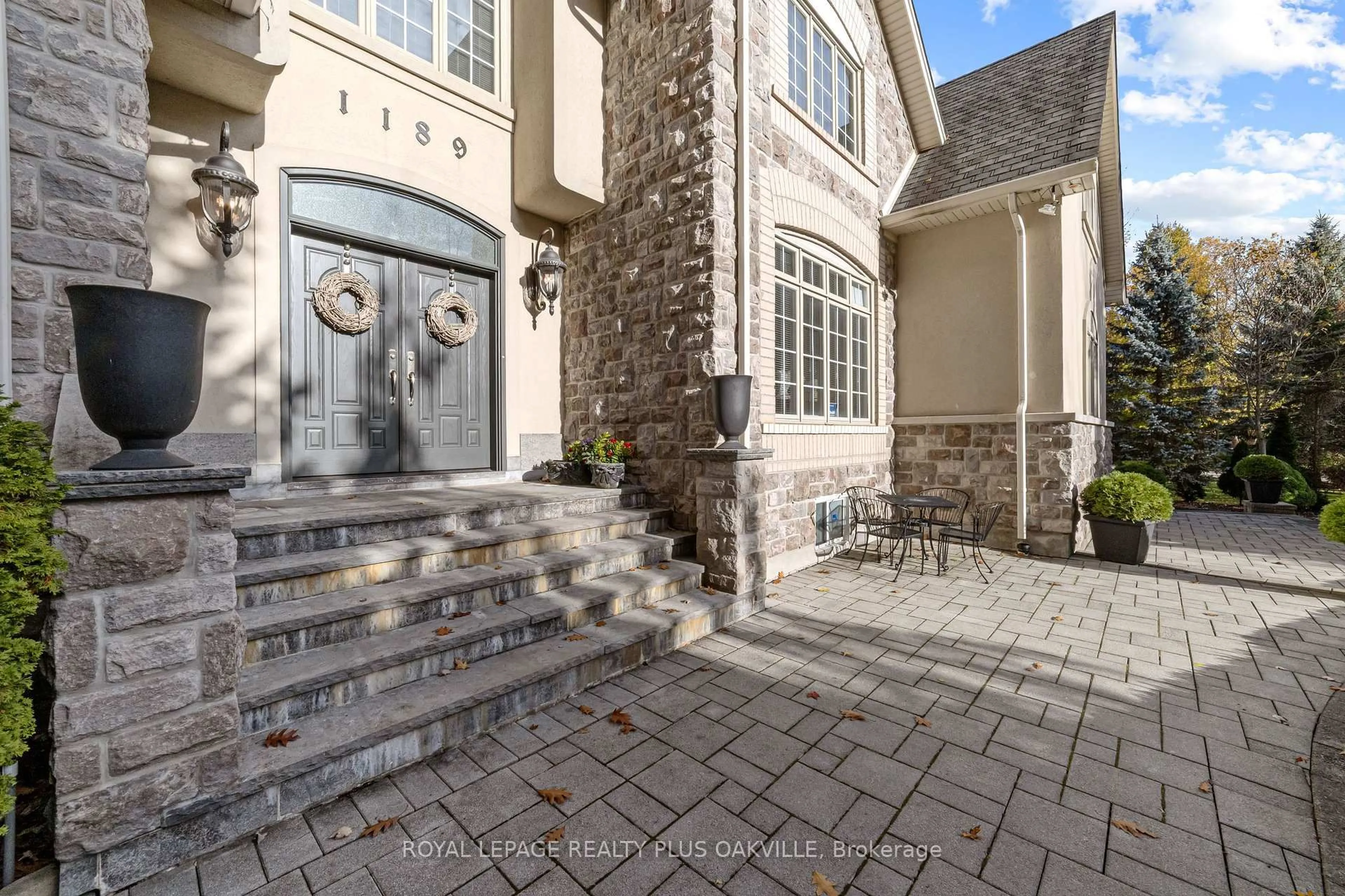 Unknown for 1189 Glen Rd, Mississauga Ontario L5H 3K7