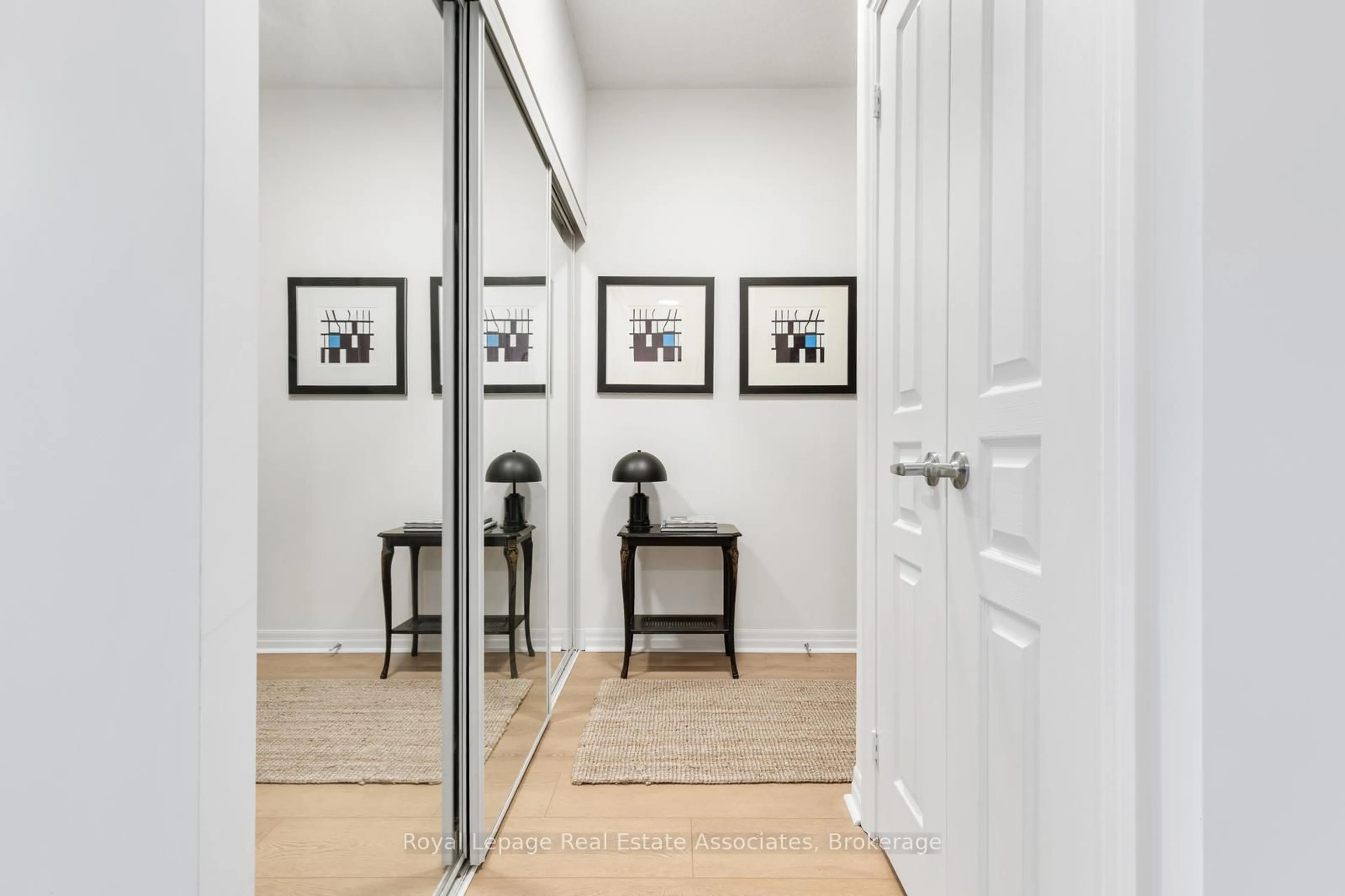 Indoor entryway for 225 Webb Dr #3101, Mississauga Ontario L5B 4P2