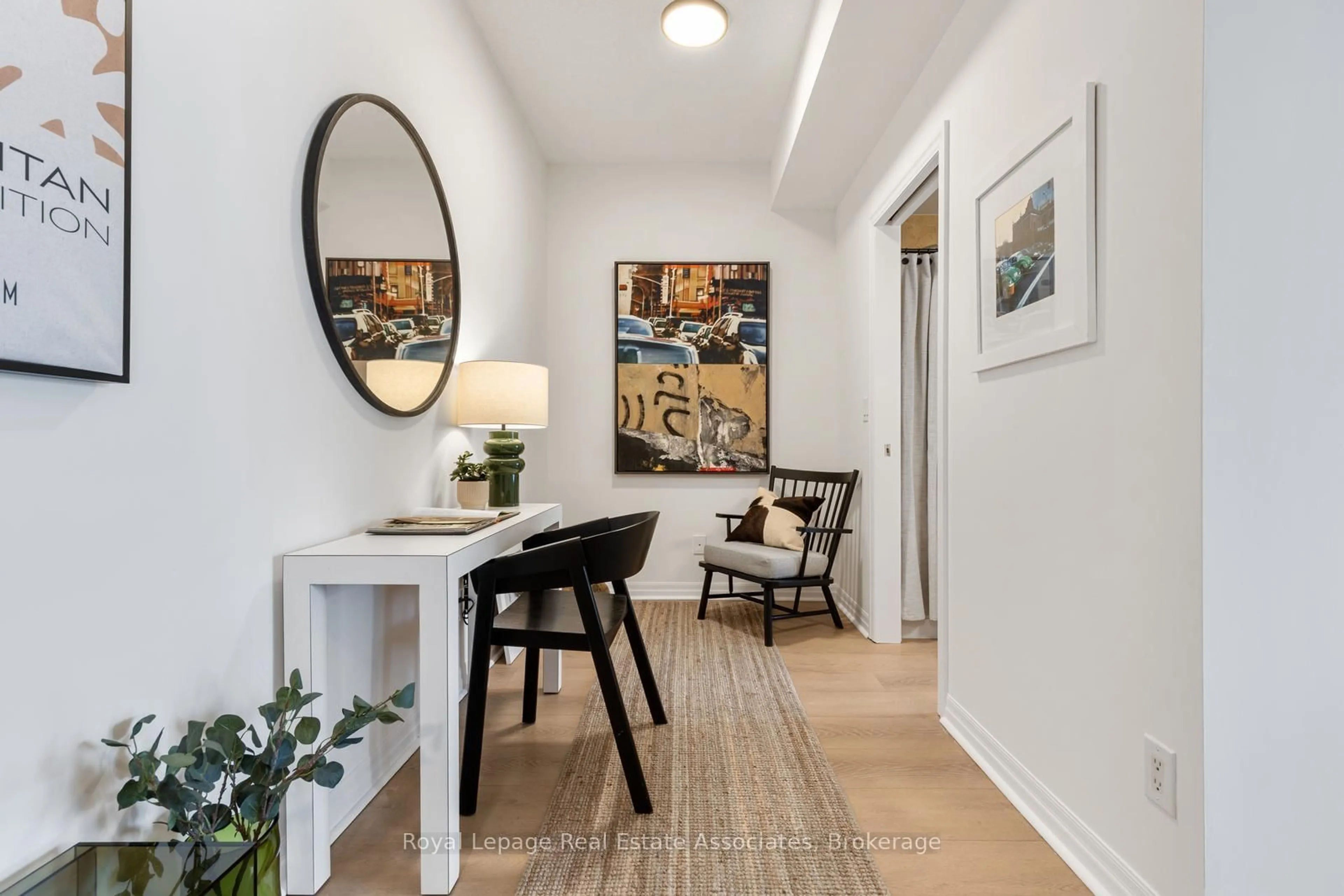 Indoor entryway for 225 Webb Dr #3101, Mississauga Ontario L5B 4P2