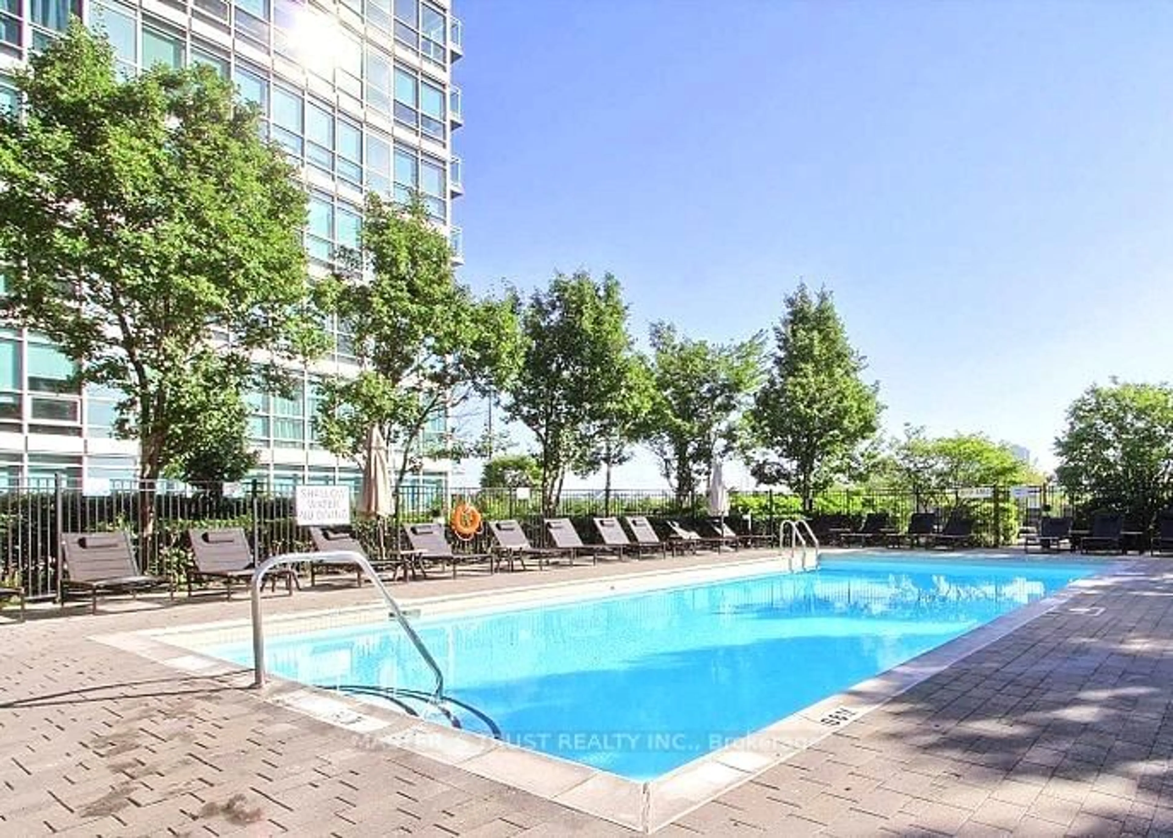 Pool for 165 Legion Rd #1025, Toronto Ontario M8Y 0B3