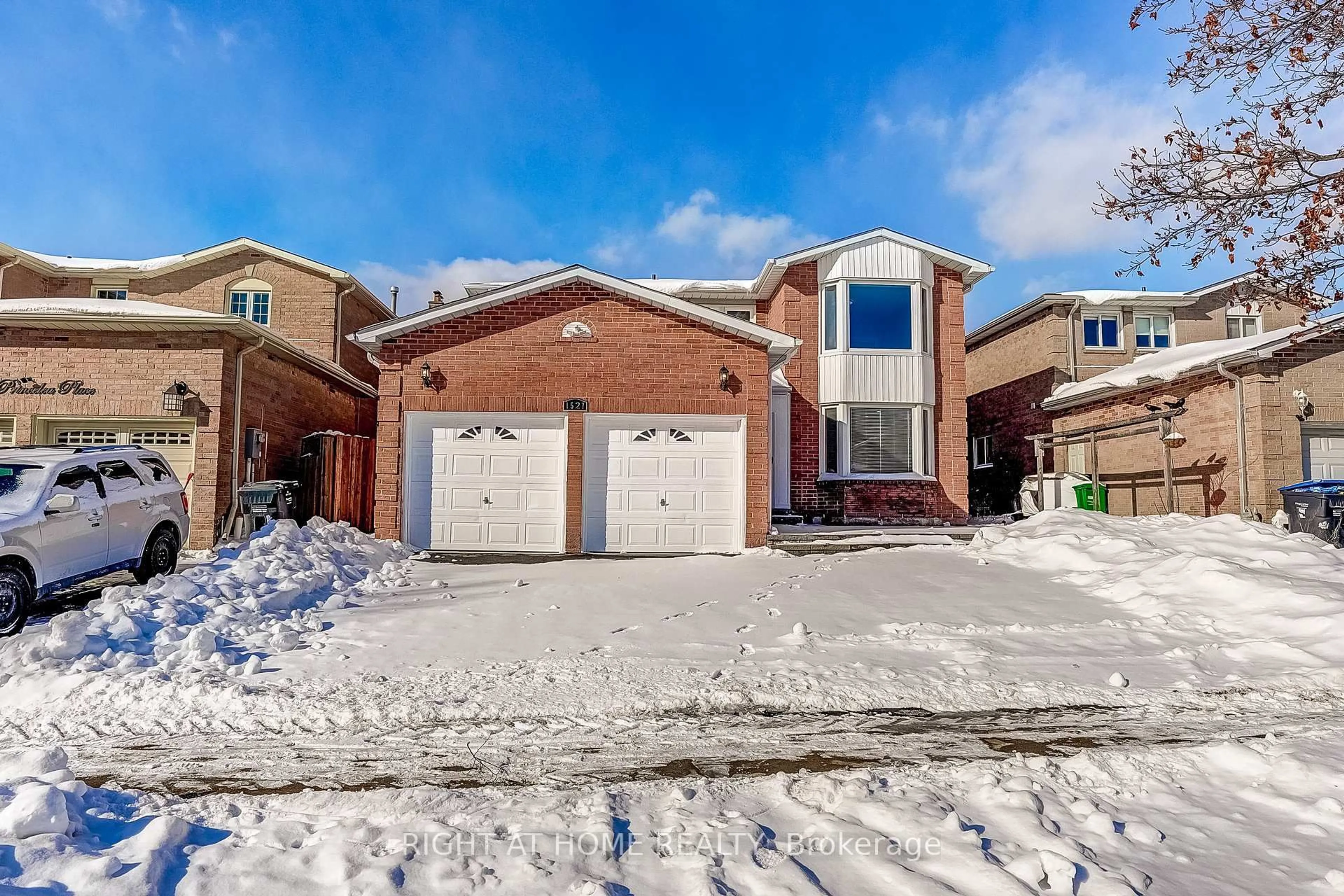 Home with brick exterior material, street for 1527 Princelea Pl, Mississauga Ontario L5M 3N9