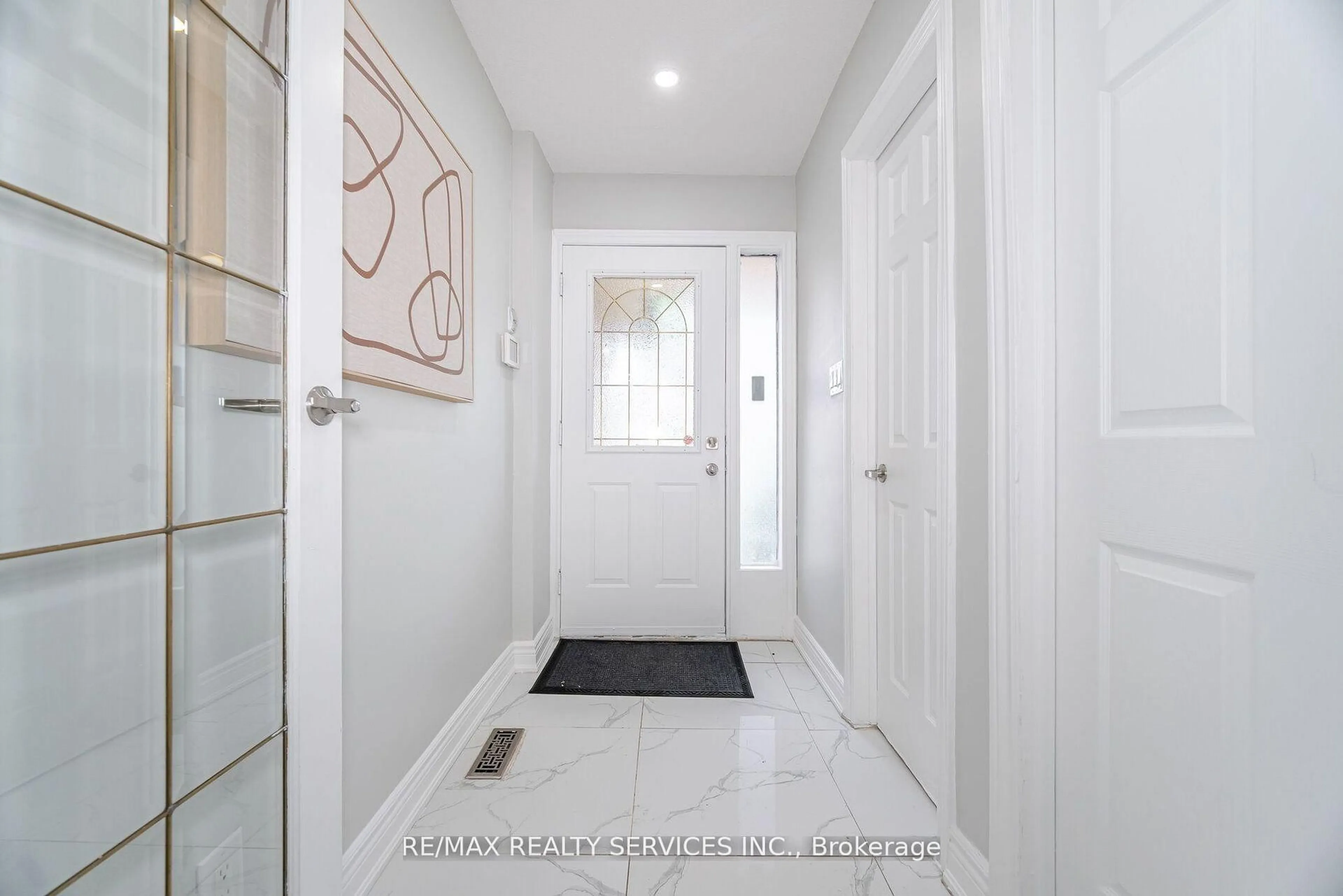 Indoor entryway for 3525 Brandon Gate Dr #65, Mississauga Ontario L4T 3M3