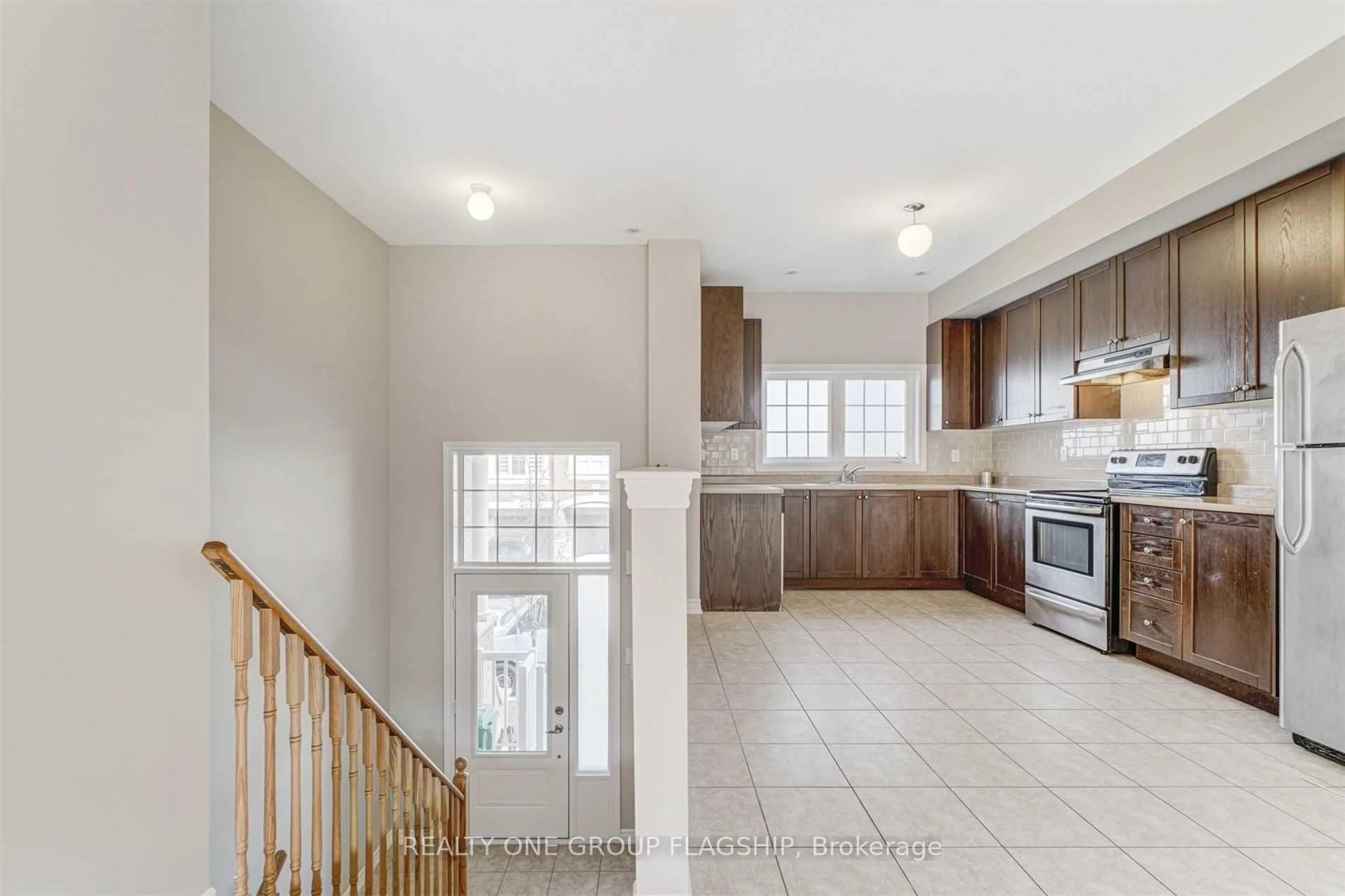 Open concept kitchen, ceramic/tile floor for 51 Aspen Hills Rd, Brampton Ontario L6Y 6E4