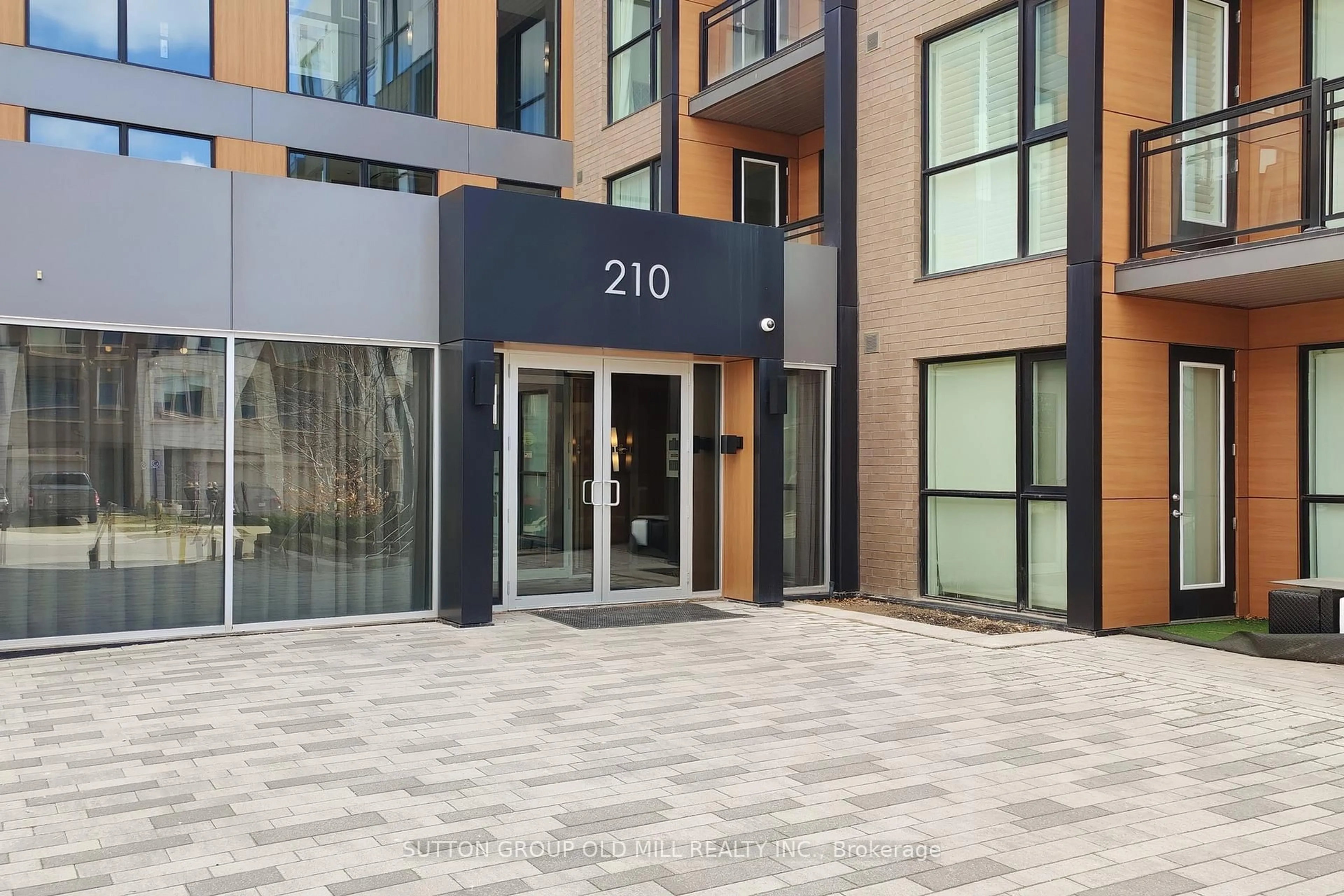 Patio, building for 210 Sabina Dr #214, Oakville Ontario L6H 0W6