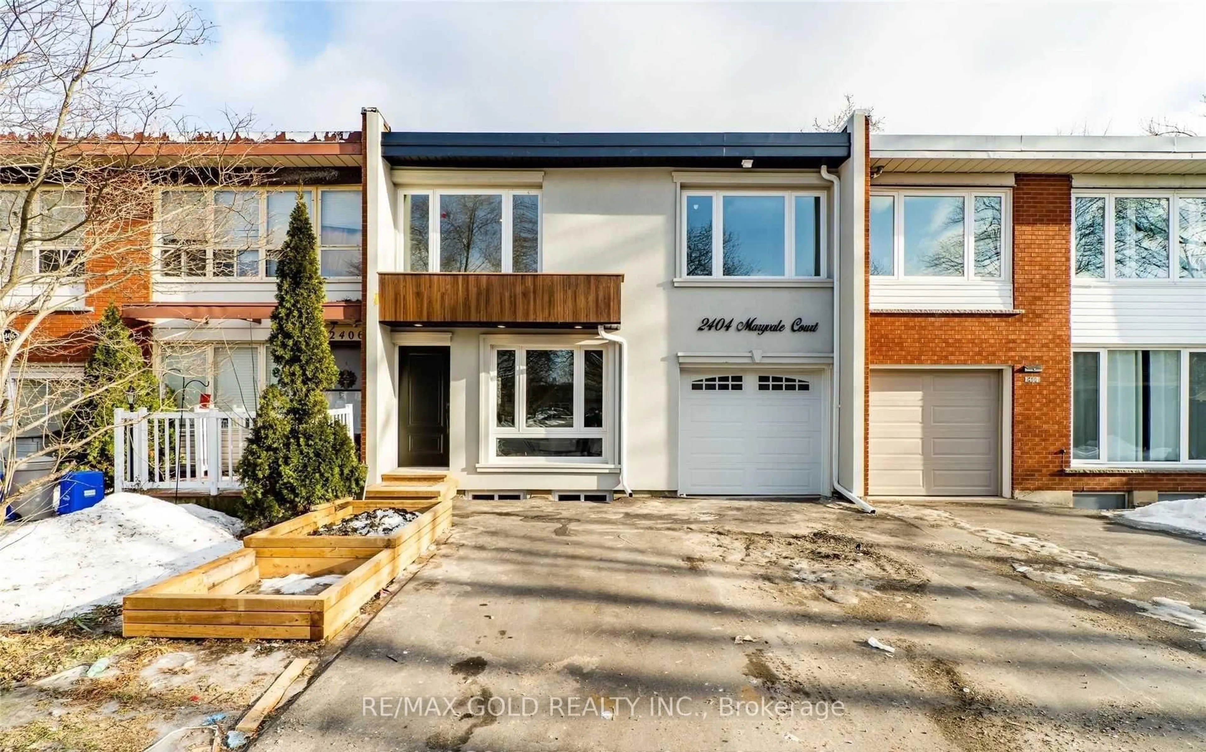 Home with brick exterior material, street for 2404 Maryvale Crt, Burlington Ontario L7P 2P2
