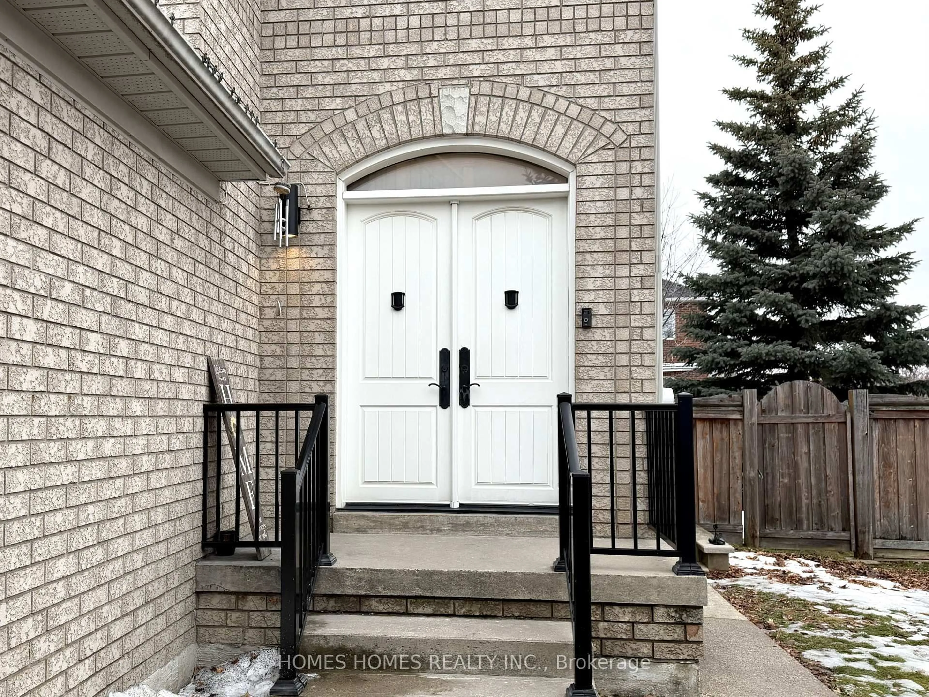 Indoor entryway for 36 Frustac Tr, Caledon Ontario L7E 2B6
