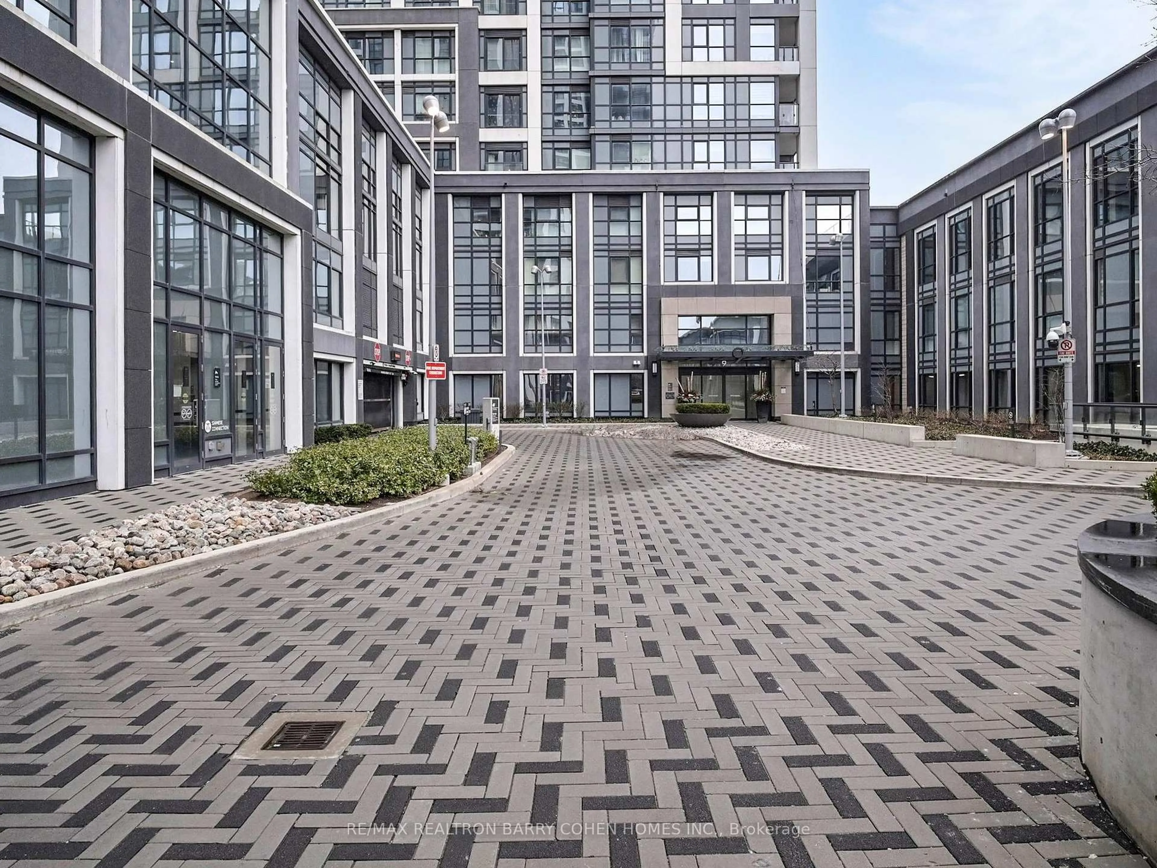 Patio, street for 9 Mabelle Ave #1322, Toronto Ontario M9A 0E1